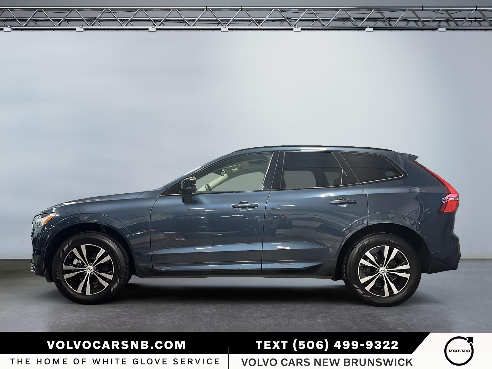 2025 Volvo XC60 B5 Core Dark Theme