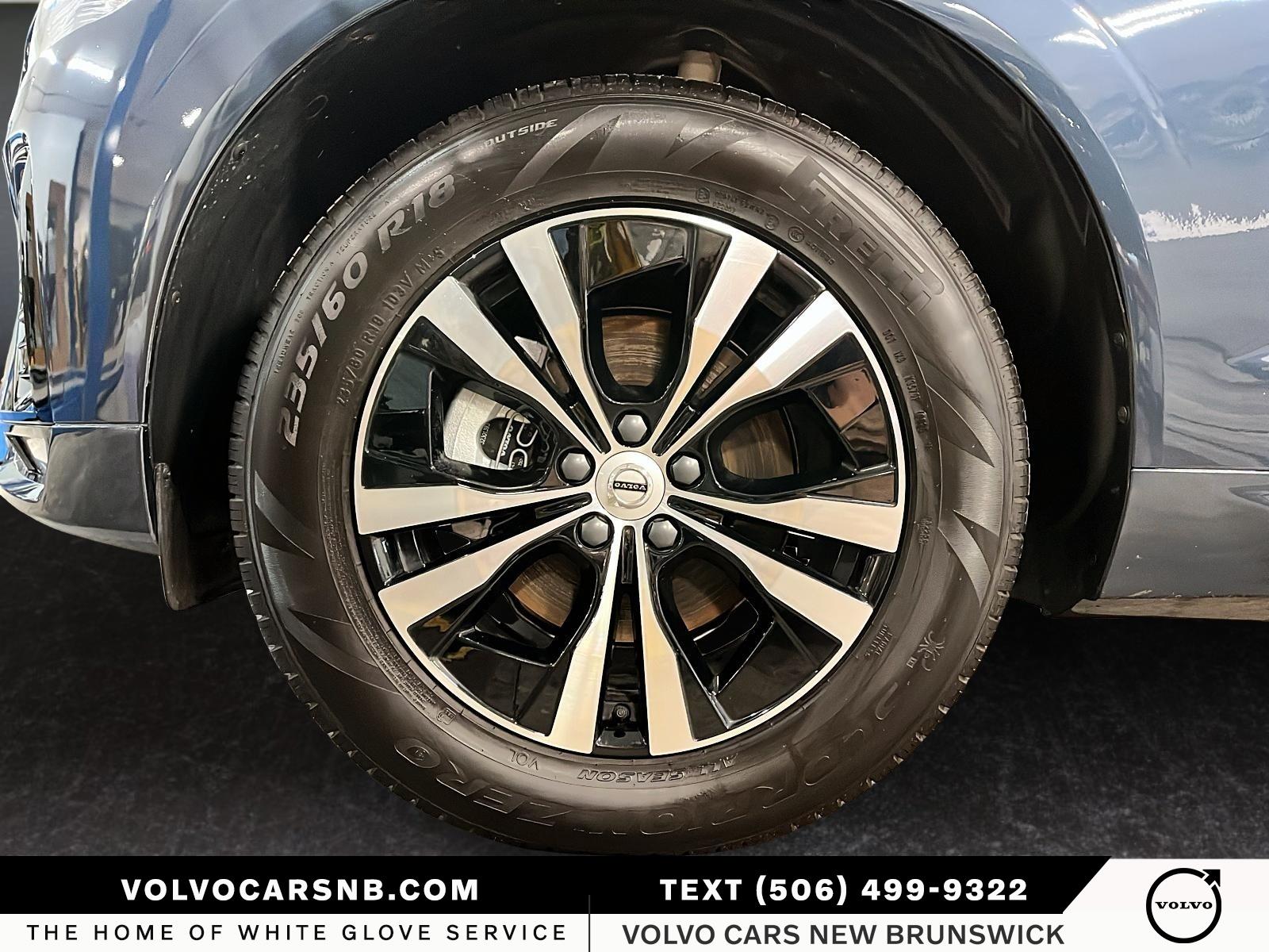 2025 Volvo XC60 B5 Core Dark Theme