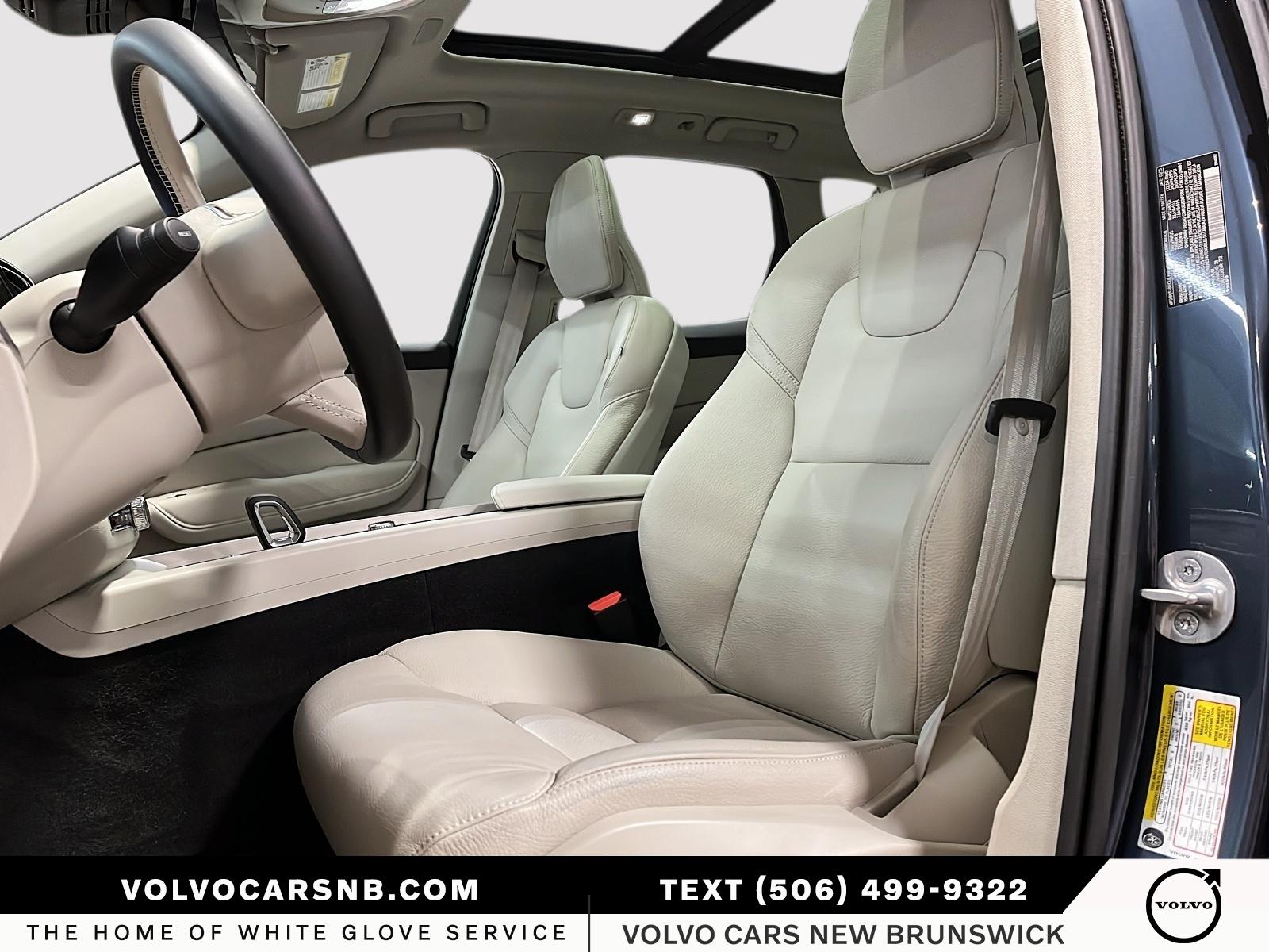 2025 Volvo XC60 B5 Core Dark Theme