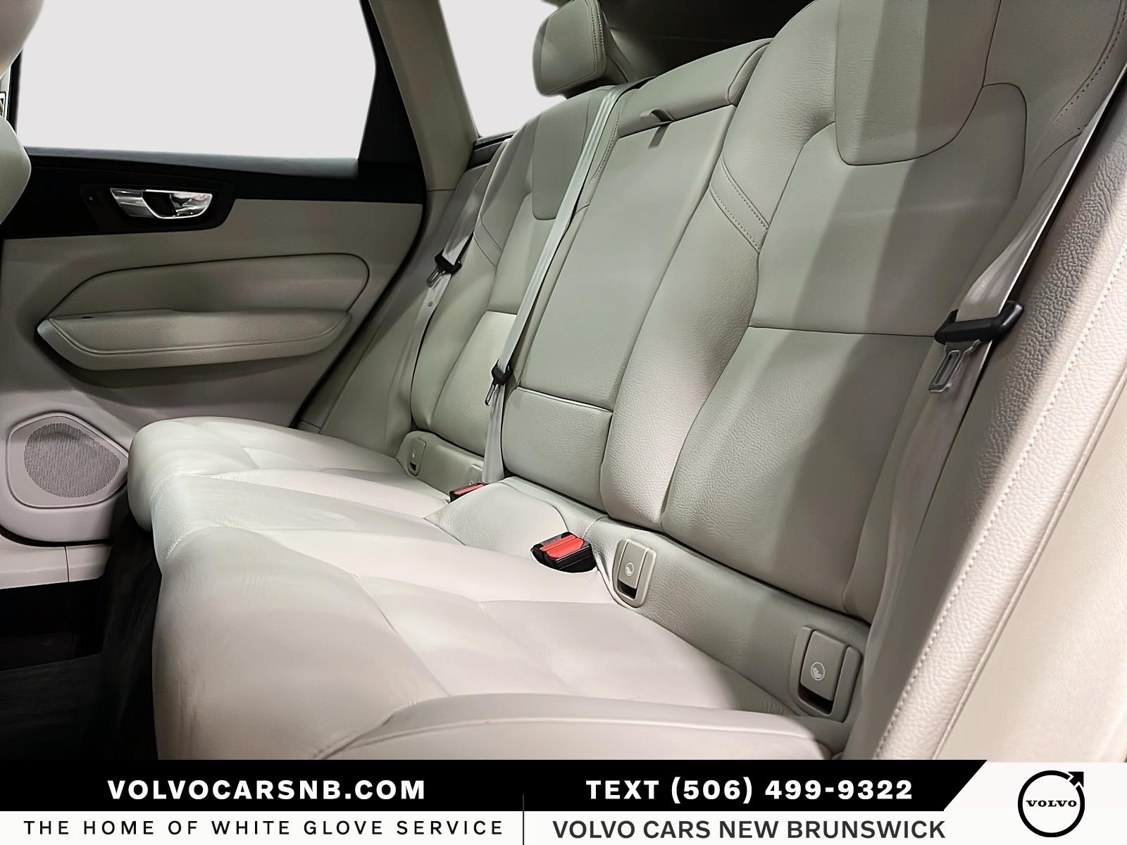 2025 Volvo XC60 B5 Core Dark Theme