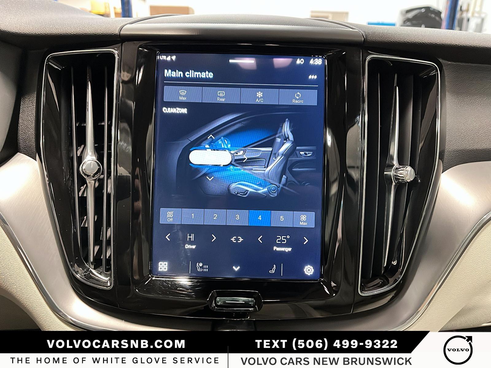 2025 Volvo XC60 B5 Core Dark Theme