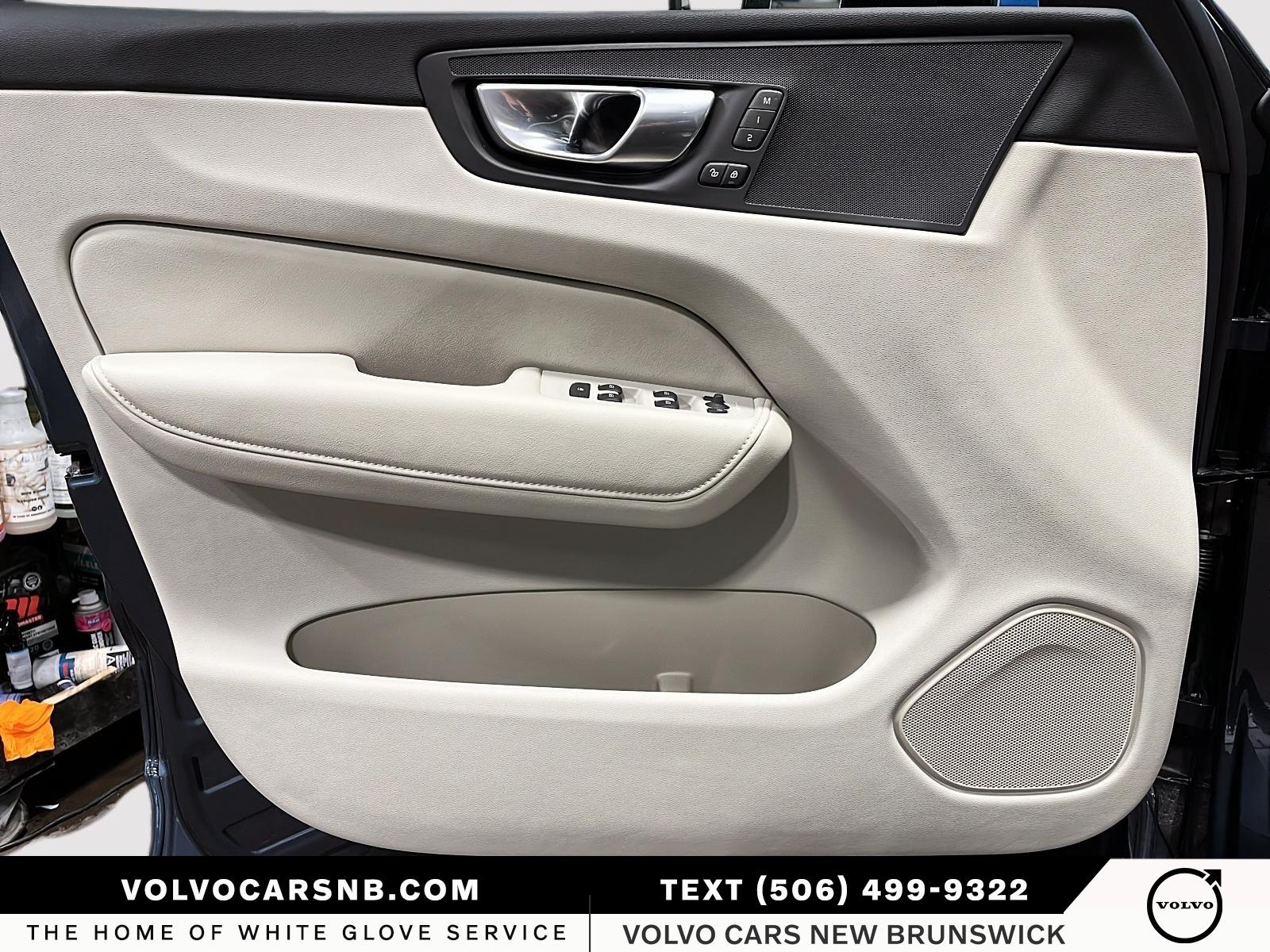 2025 Volvo XC60 B5 Core Dark Theme