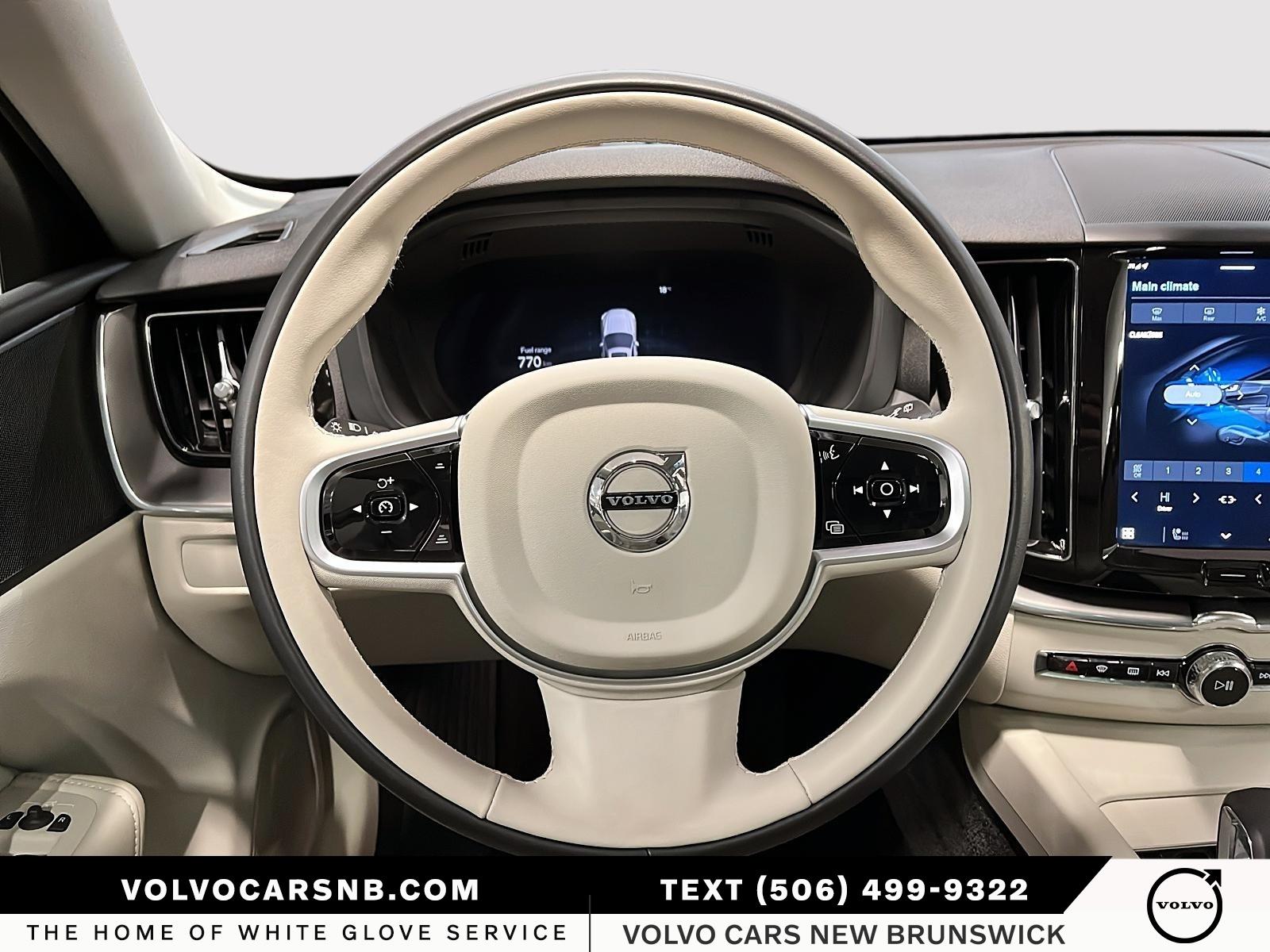 2025 Volvo XC60 B5 Core Dark Theme