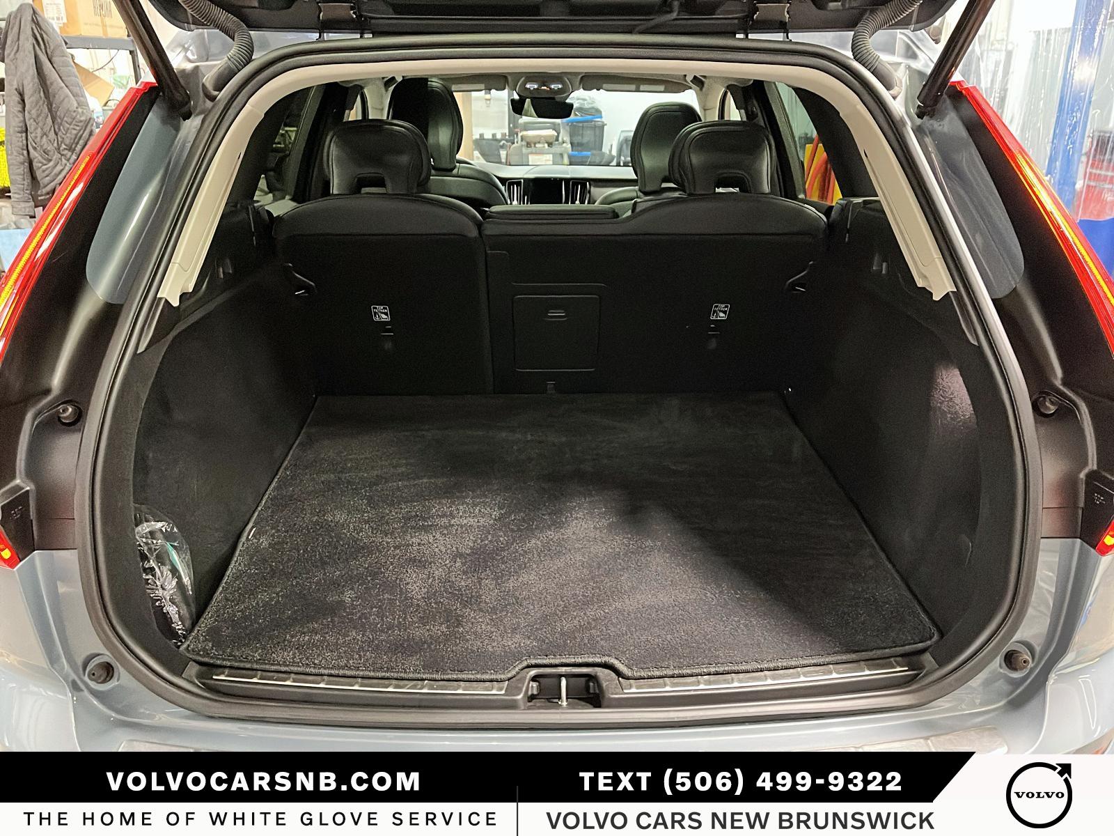 2024 Volvo XC60 B5 Plus Dark Theme