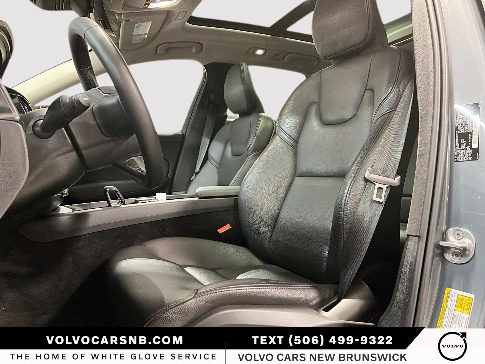 2024 Volvo XC60 B5 Plus Dark Theme