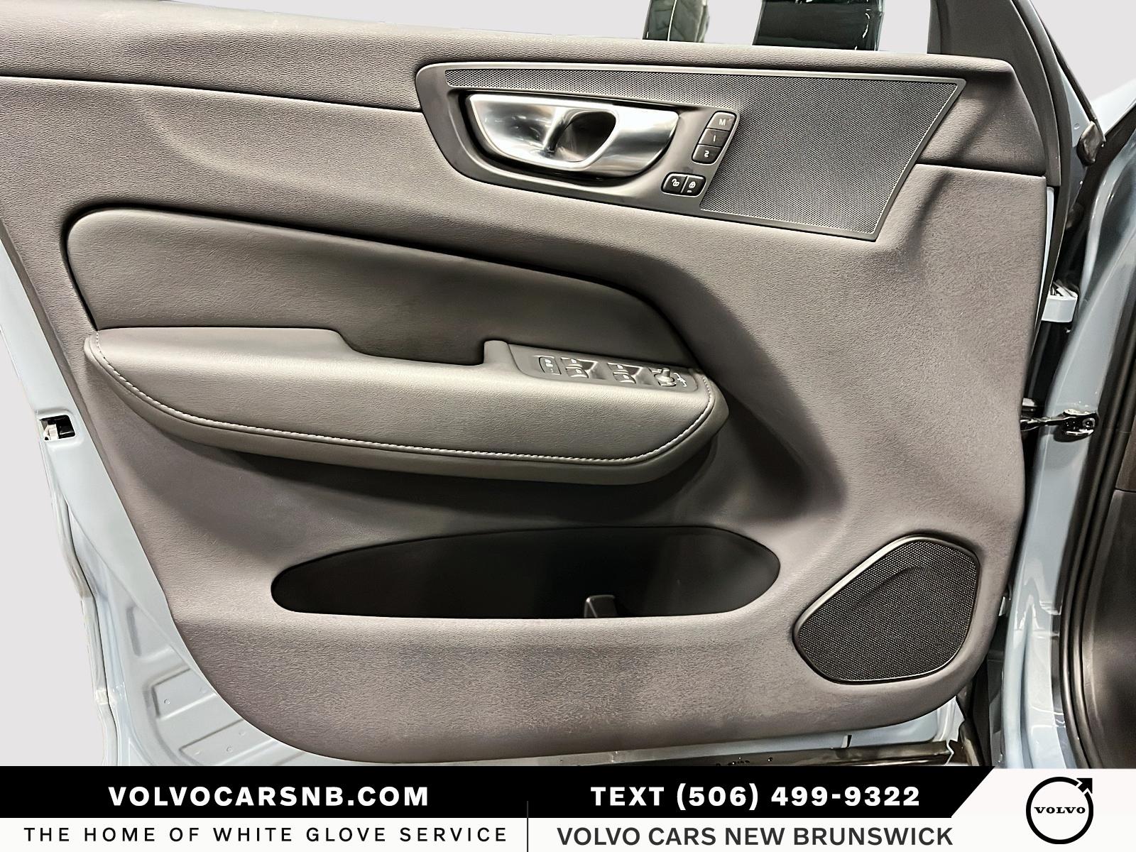 2024 Volvo XC60 B5 Plus Dark Theme