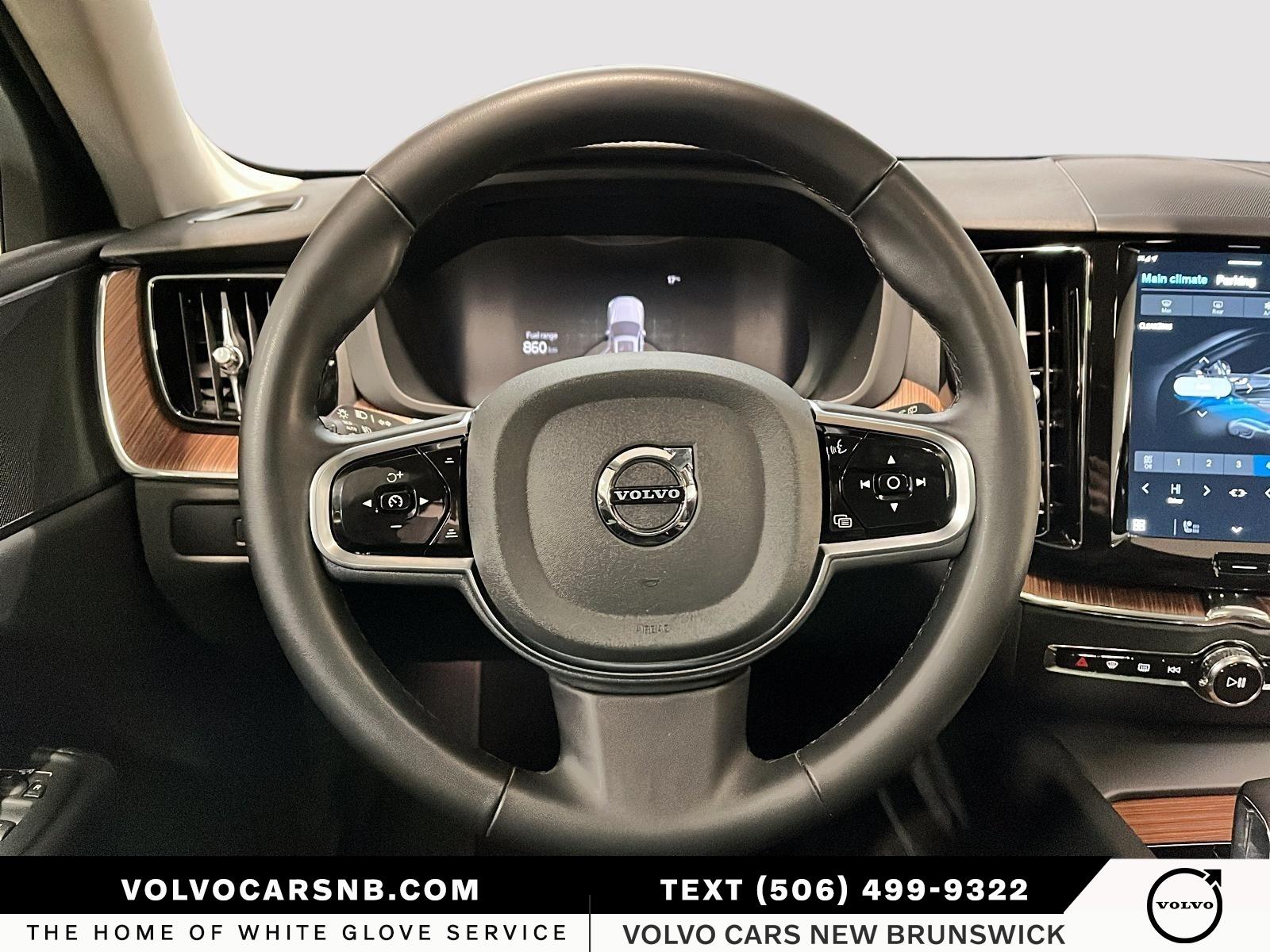 2024 Volvo XC60 B5 Plus Dark Theme