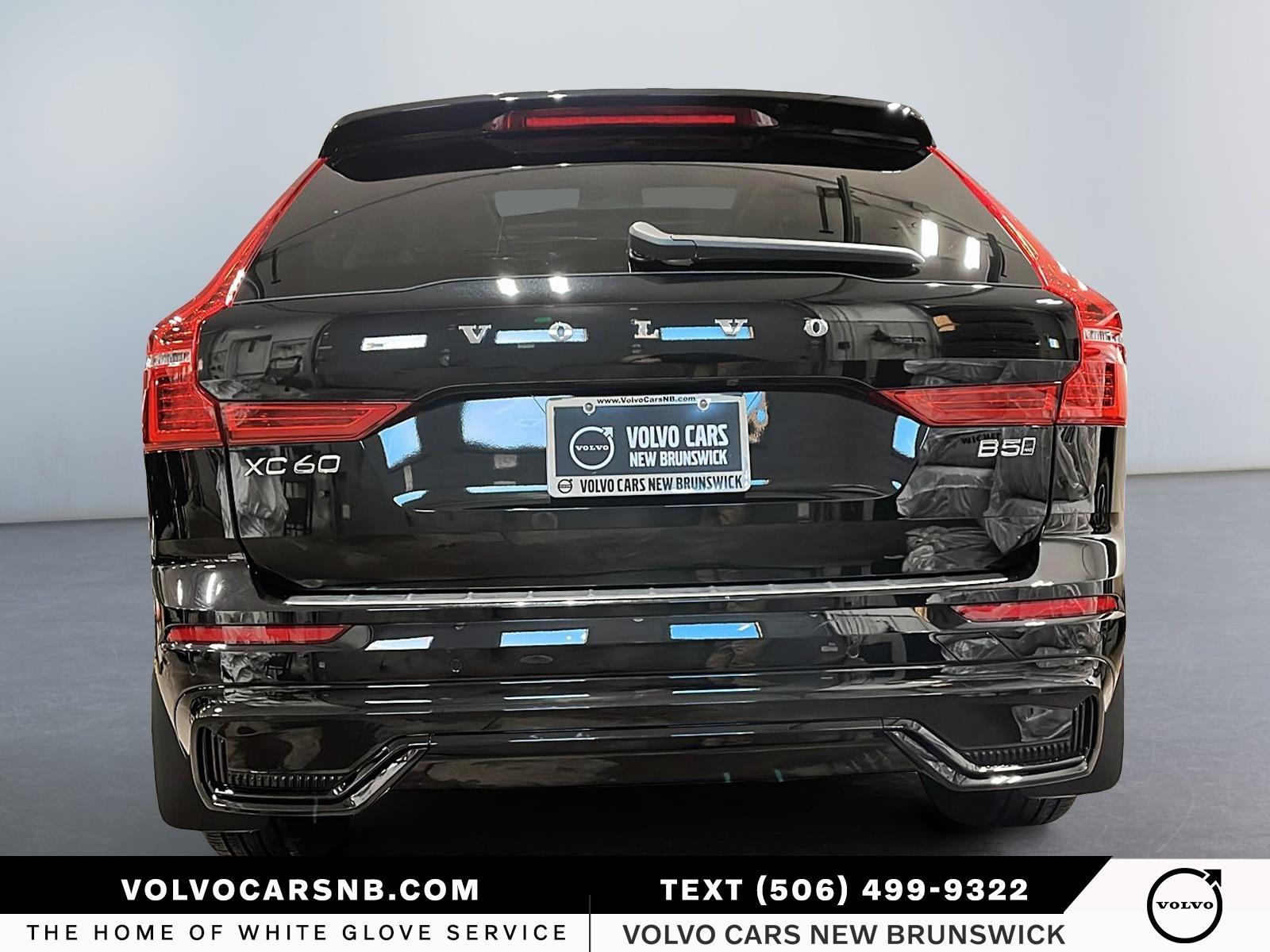 2025 Volvo XC60 B5 Core Dark Theme