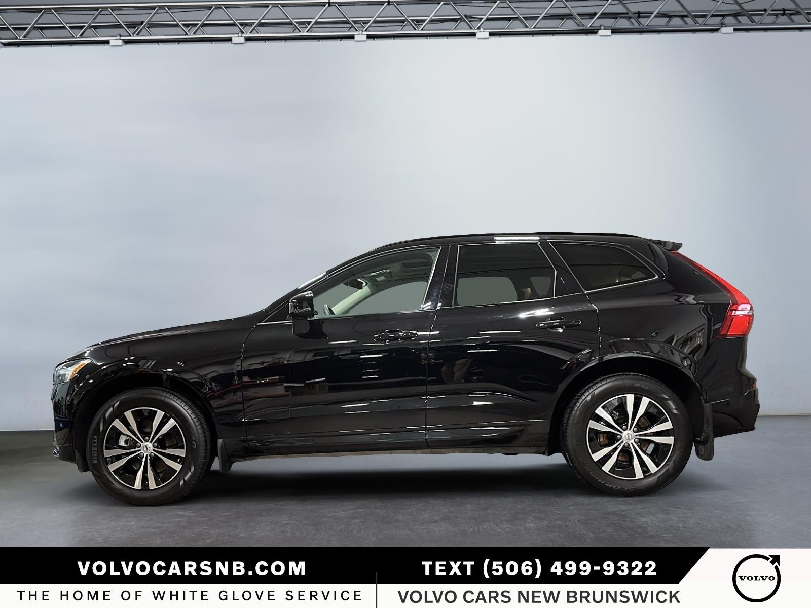 2025 Volvo XC60 B5 Core Dark Theme