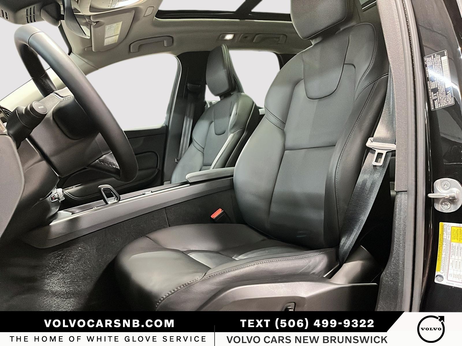 2025 Volvo XC60 B5 Core Dark Theme