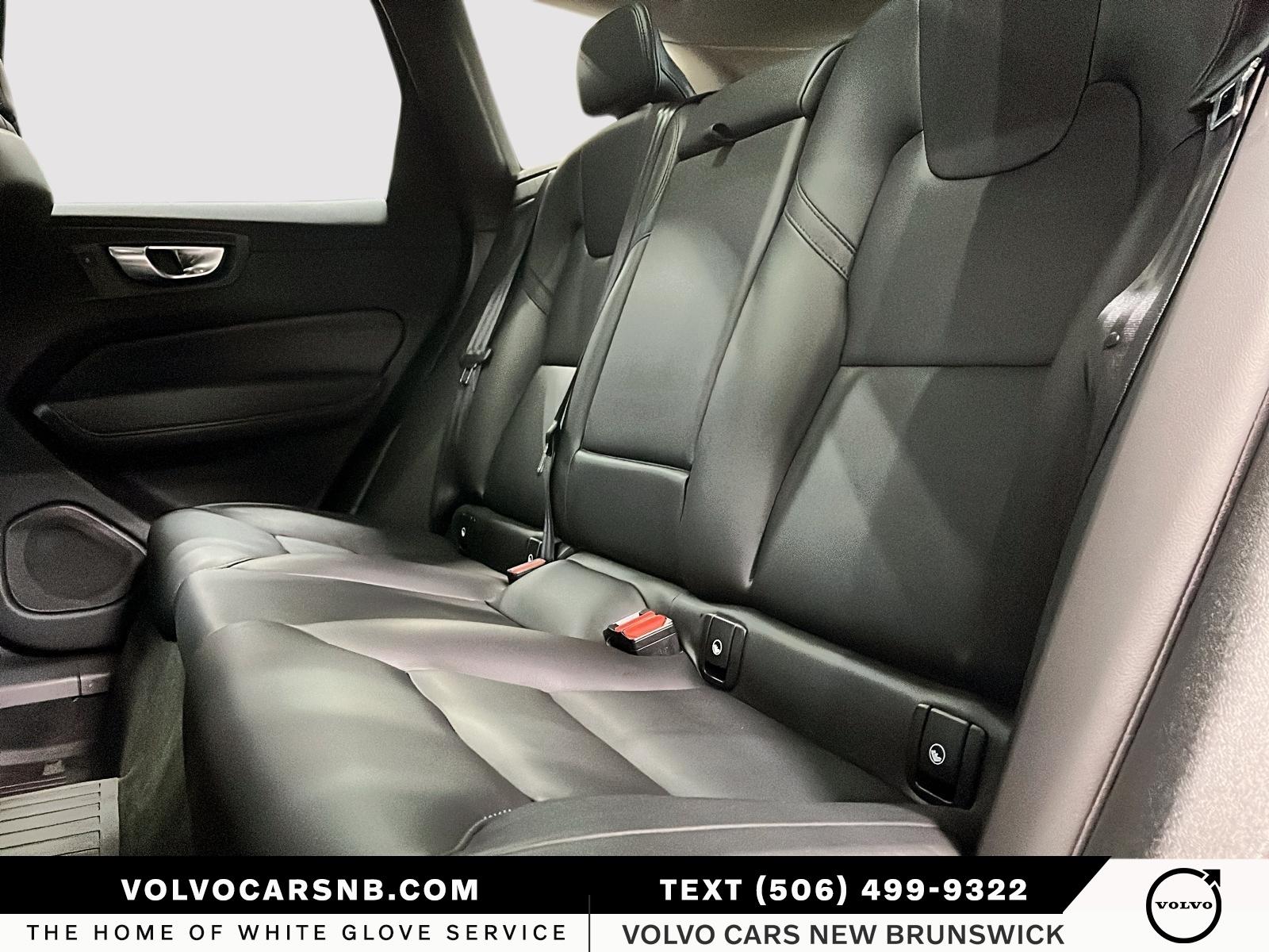 2025 Volvo XC60 B5 Core Dark Theme