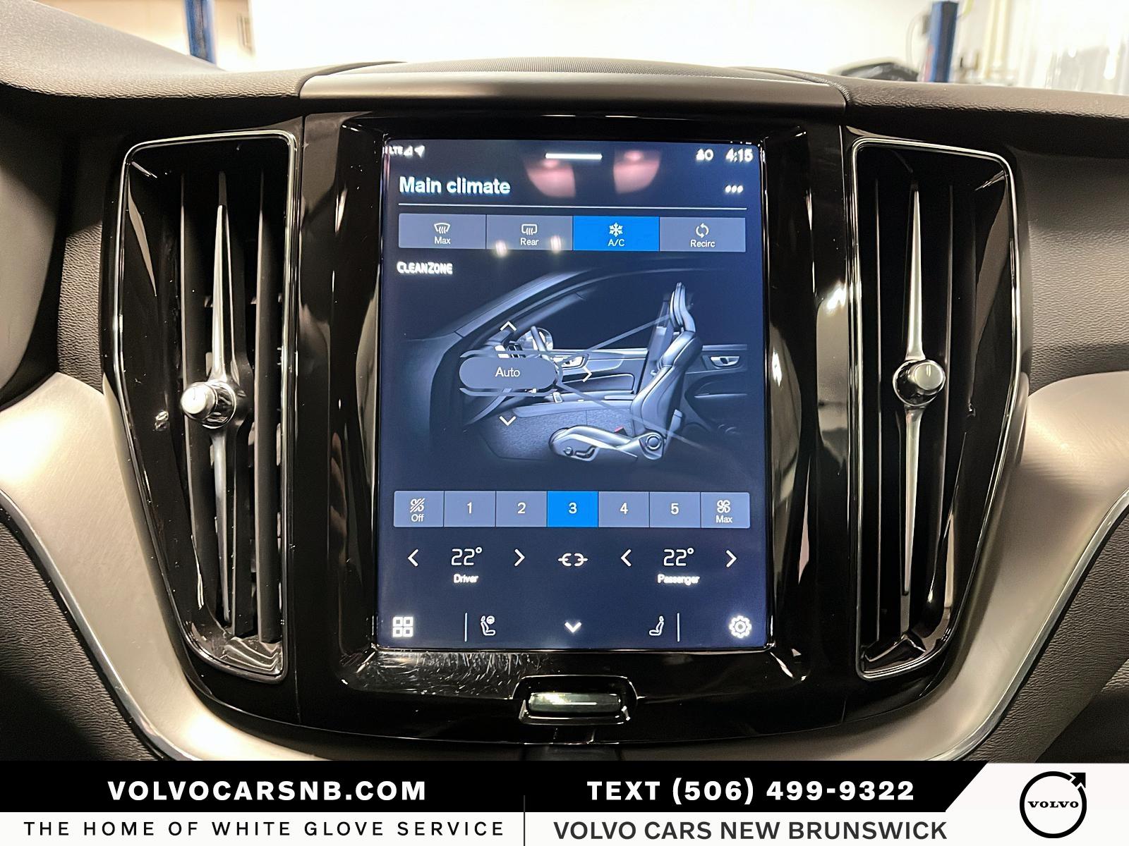 2025 Volvo XC60 B5 Core Dark Theme