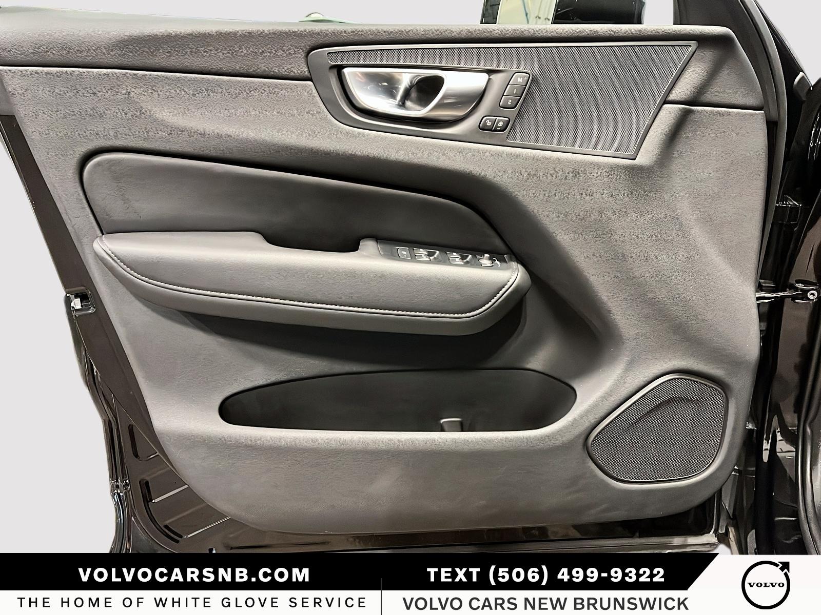 2025 Volvo XC60 B5 Core Dark Theme