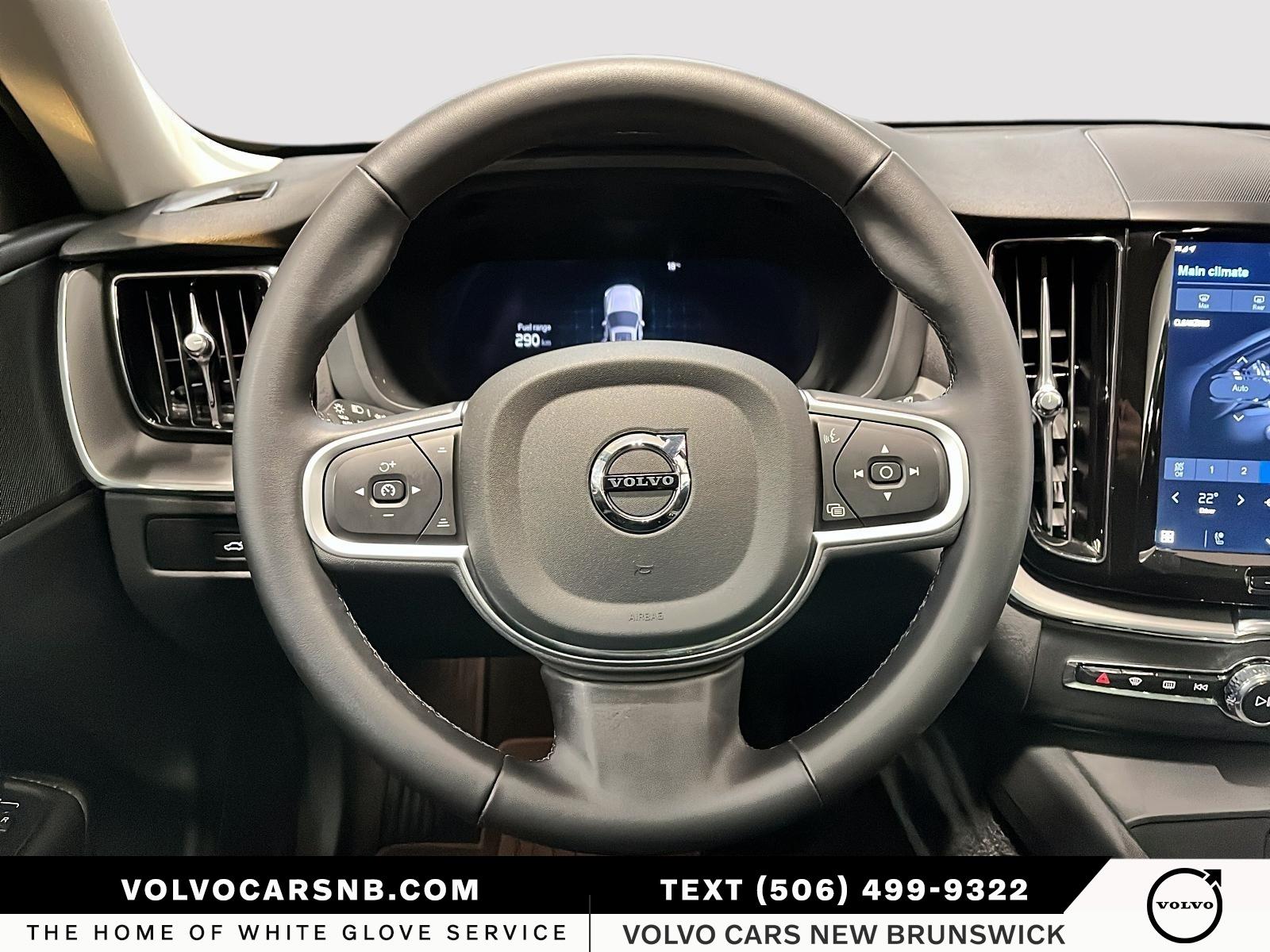 2025 Volvo XC60 B5 Core Dark Theme