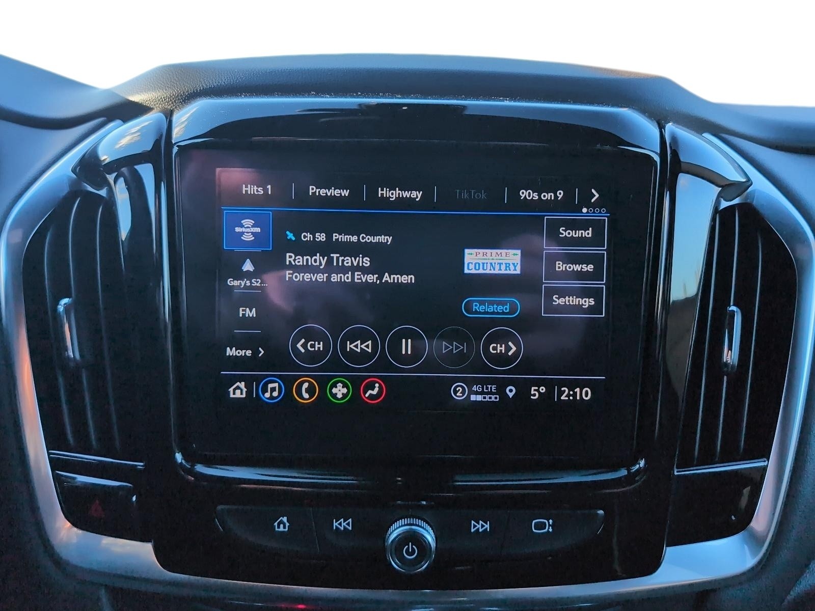 2022 Chevrolet Traverse LT Cloth