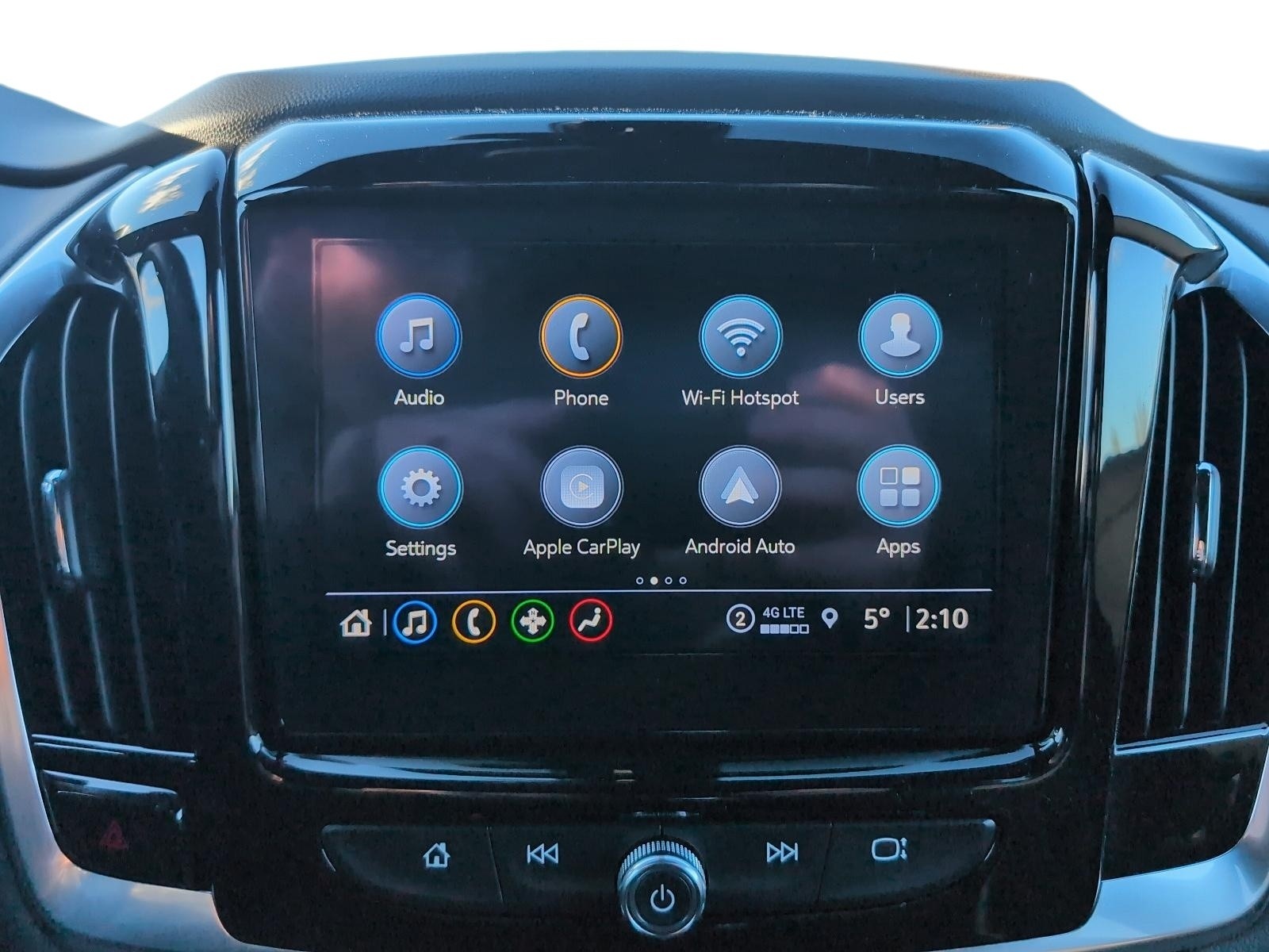 2022 Chevrolet Traverse LT Cloth