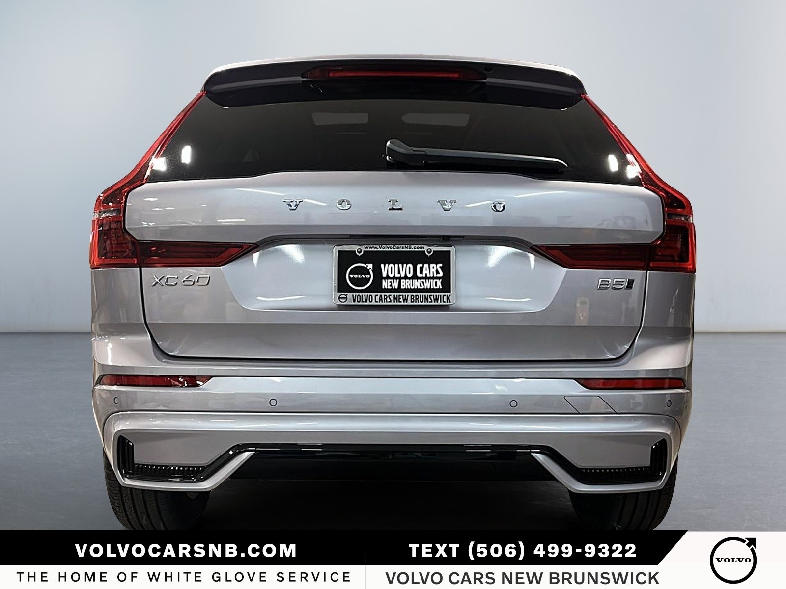 2026 Volvo XC60 B5 Core Dark Theme