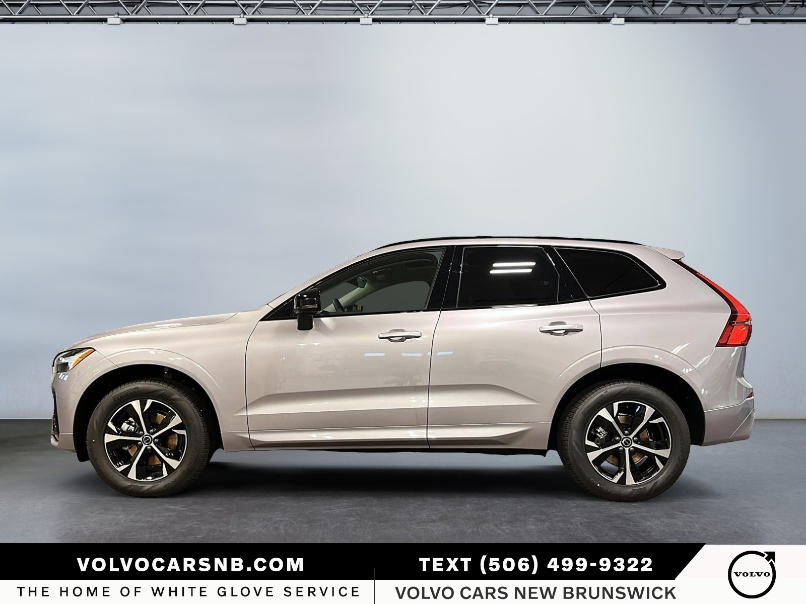 2026 Volvo XC60 B5 Core Dark Theme