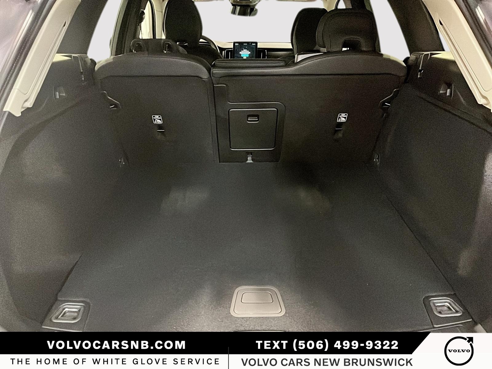 2026 Volvo XC60 B5 Core Dark Theme