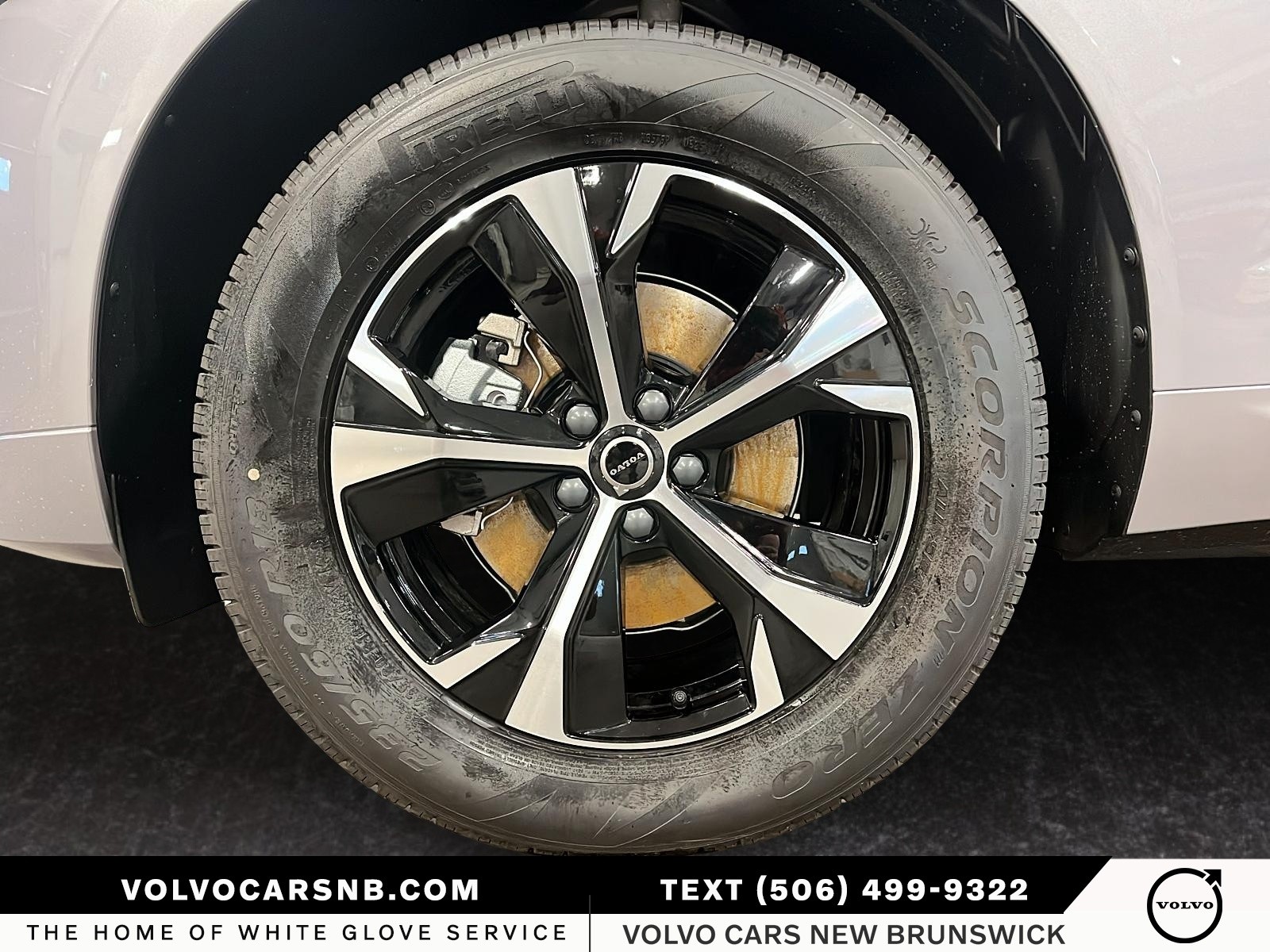 2026 Volvo XC60 B5 Core Dark Theme