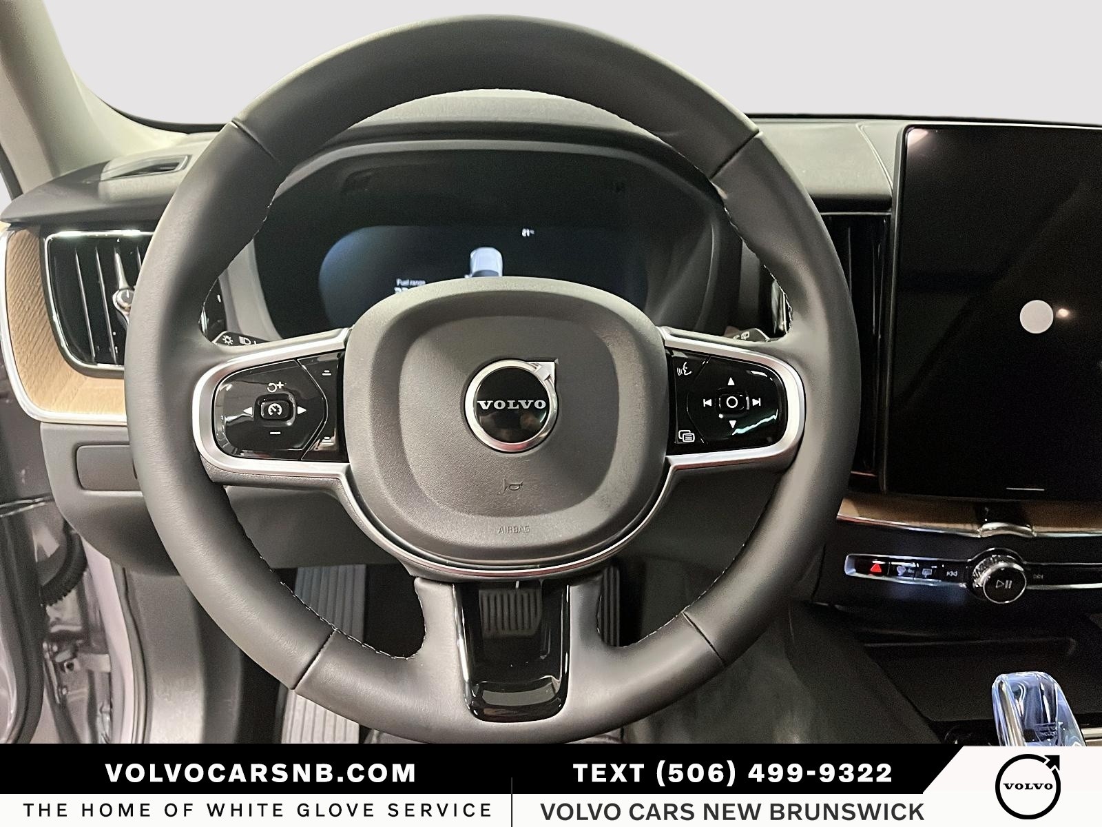 2026 Volvo XC60 B5 Core Dark Theme