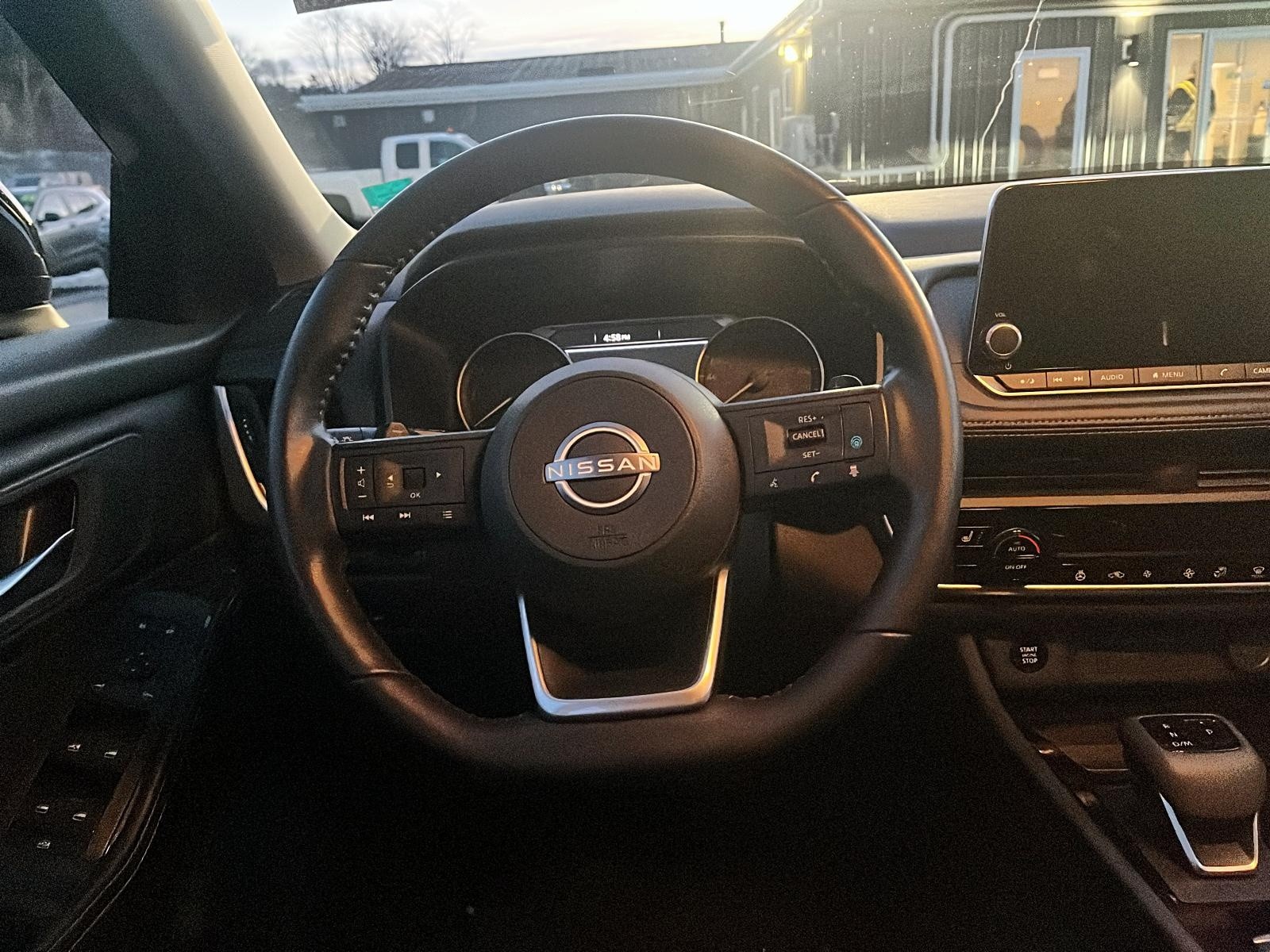 2024 Nissan Rogue SV Moonroof