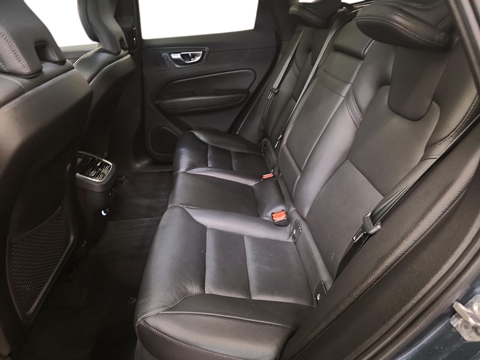 2020 Volvo XC60 T6 Momentum