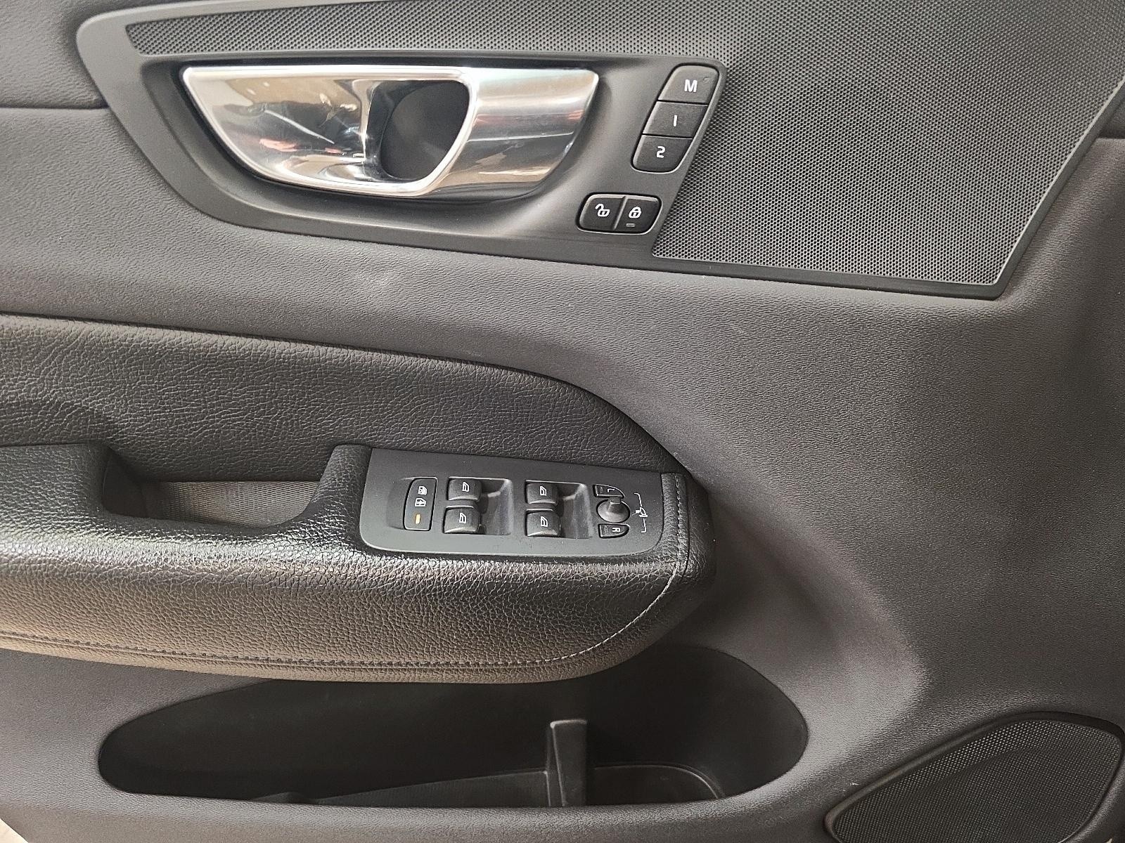 2020 Volvo XC60 T6 Momentum