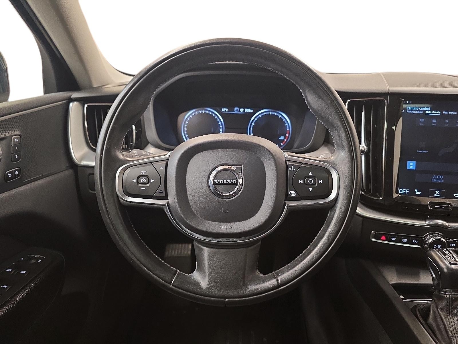 2020 Volvo XC60 T6 Momentum