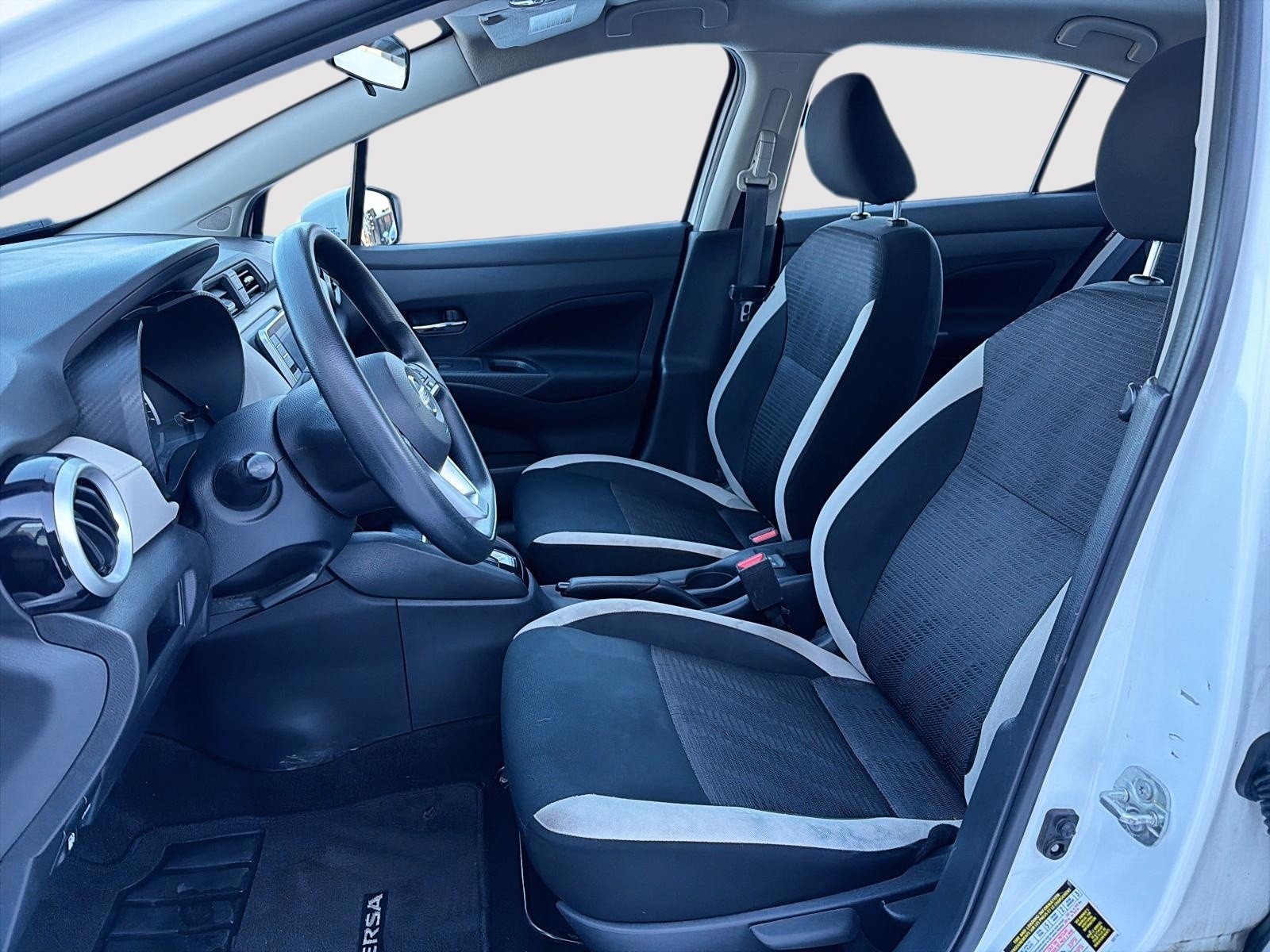 2022 Nissan Versa SV