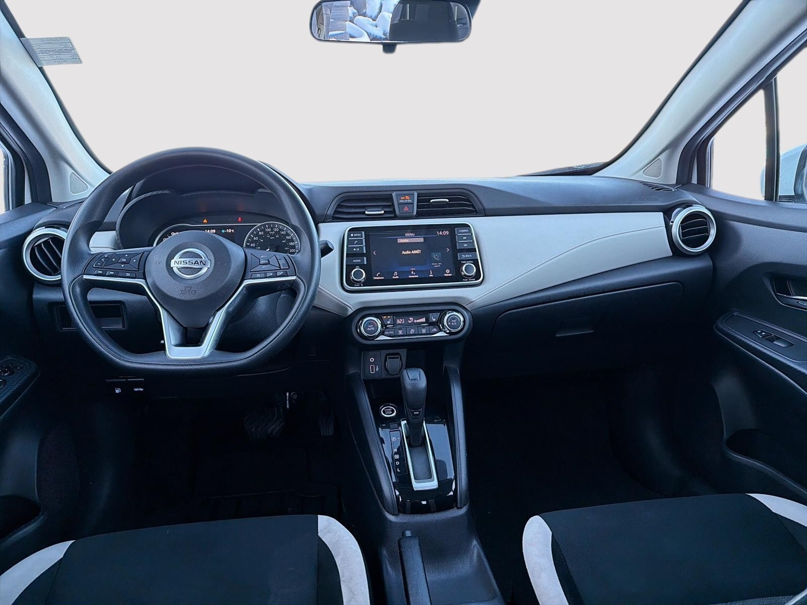 2022 Nissan Versa SV