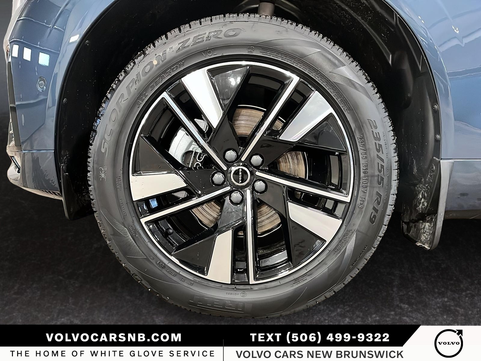 2026 Volvo XC60 B5 Plus Dark Theme