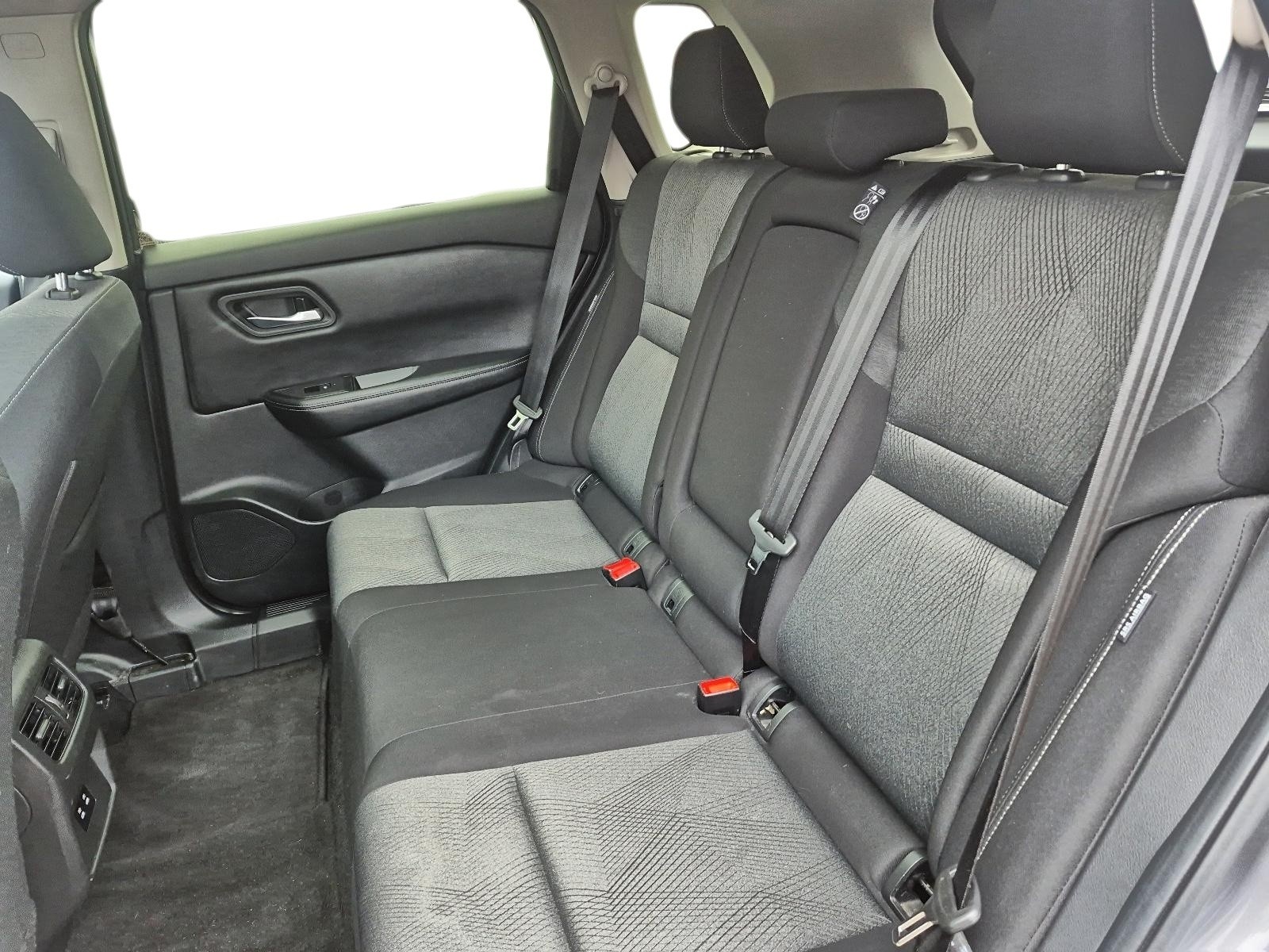 2024 Nissan Rogue SV Moonroof