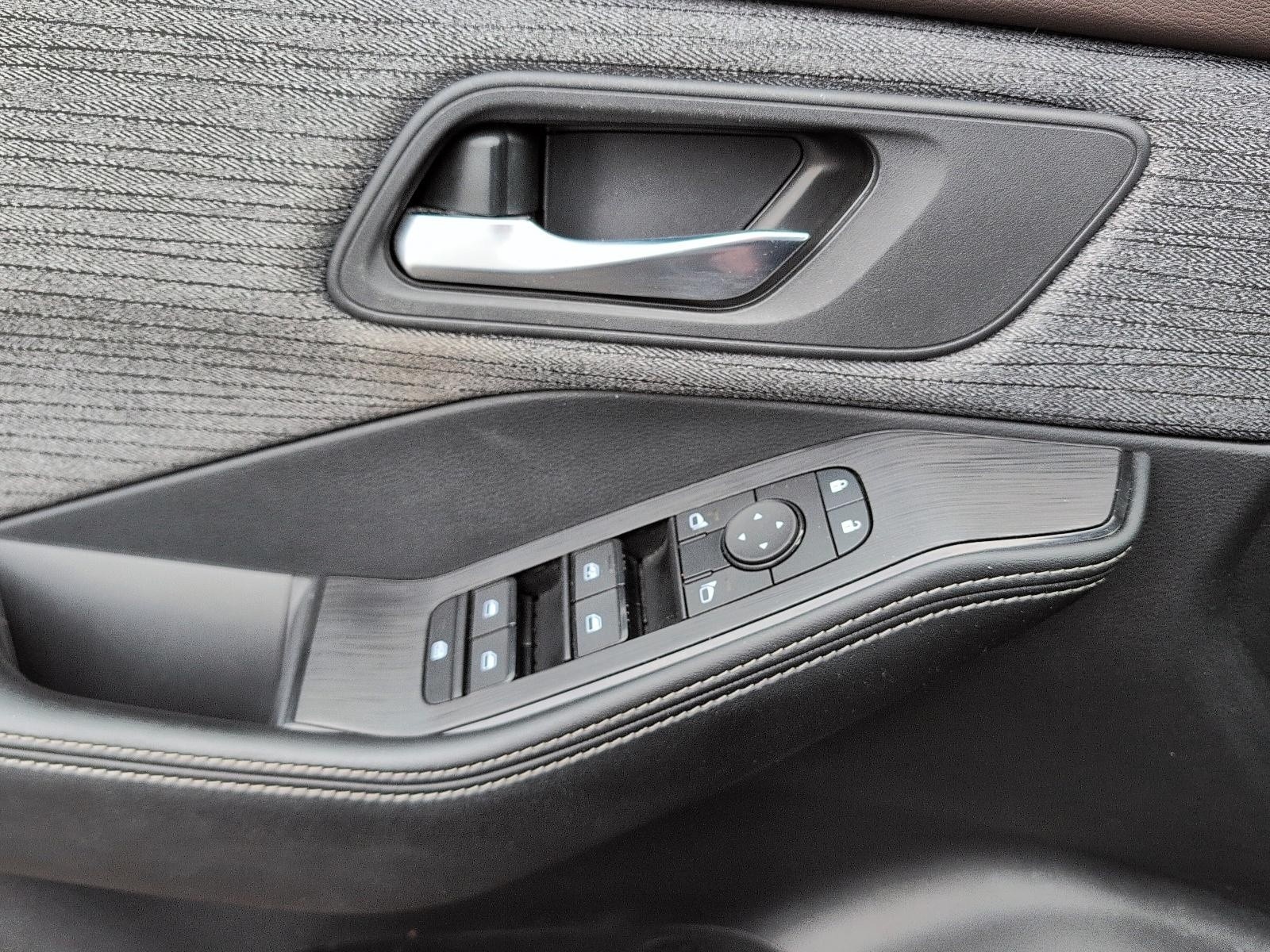 2023 Nissan Rogue SV Moonroof