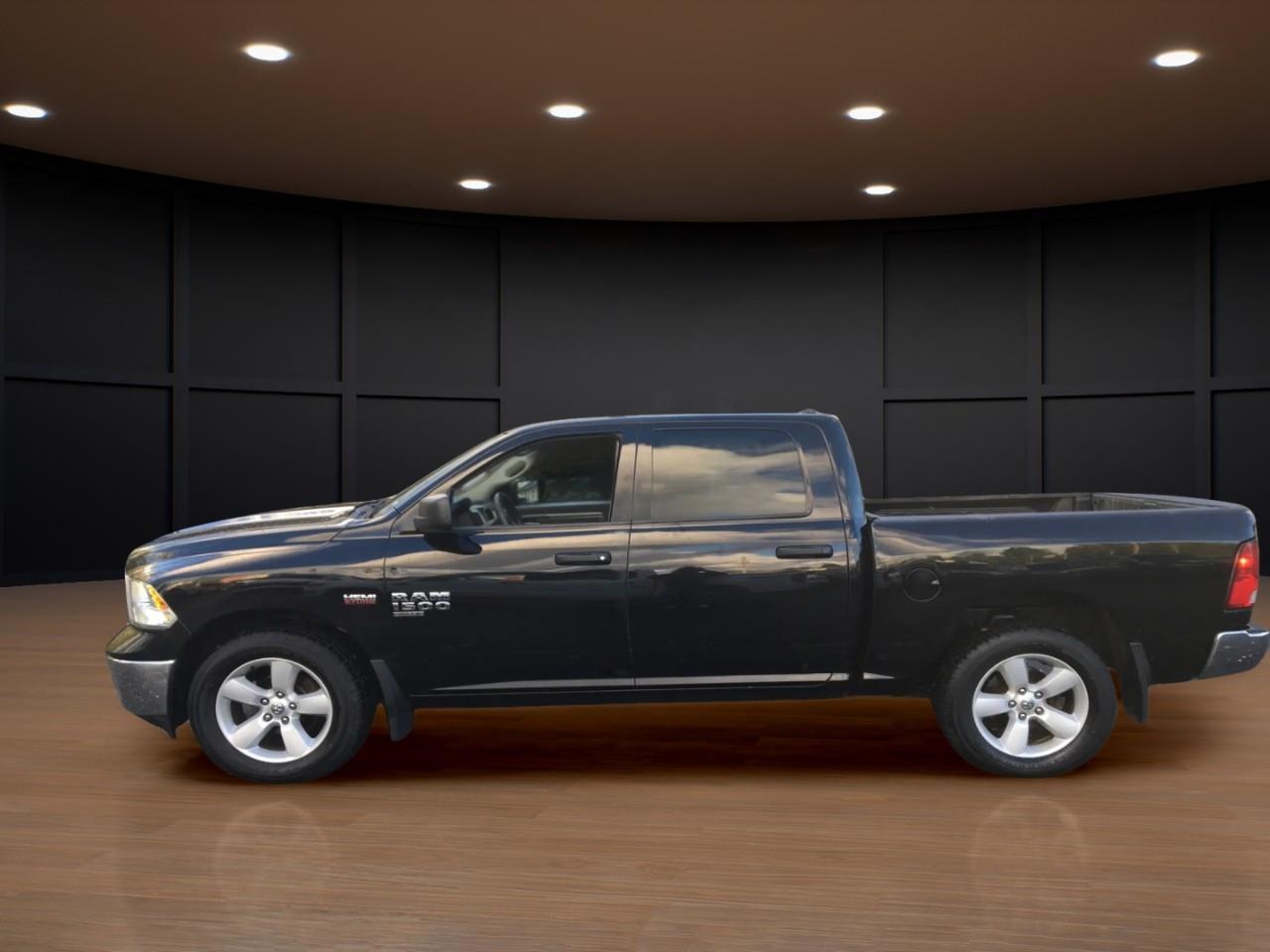 RAM 1500 Classic SLT Crew Cab 4WD 2022