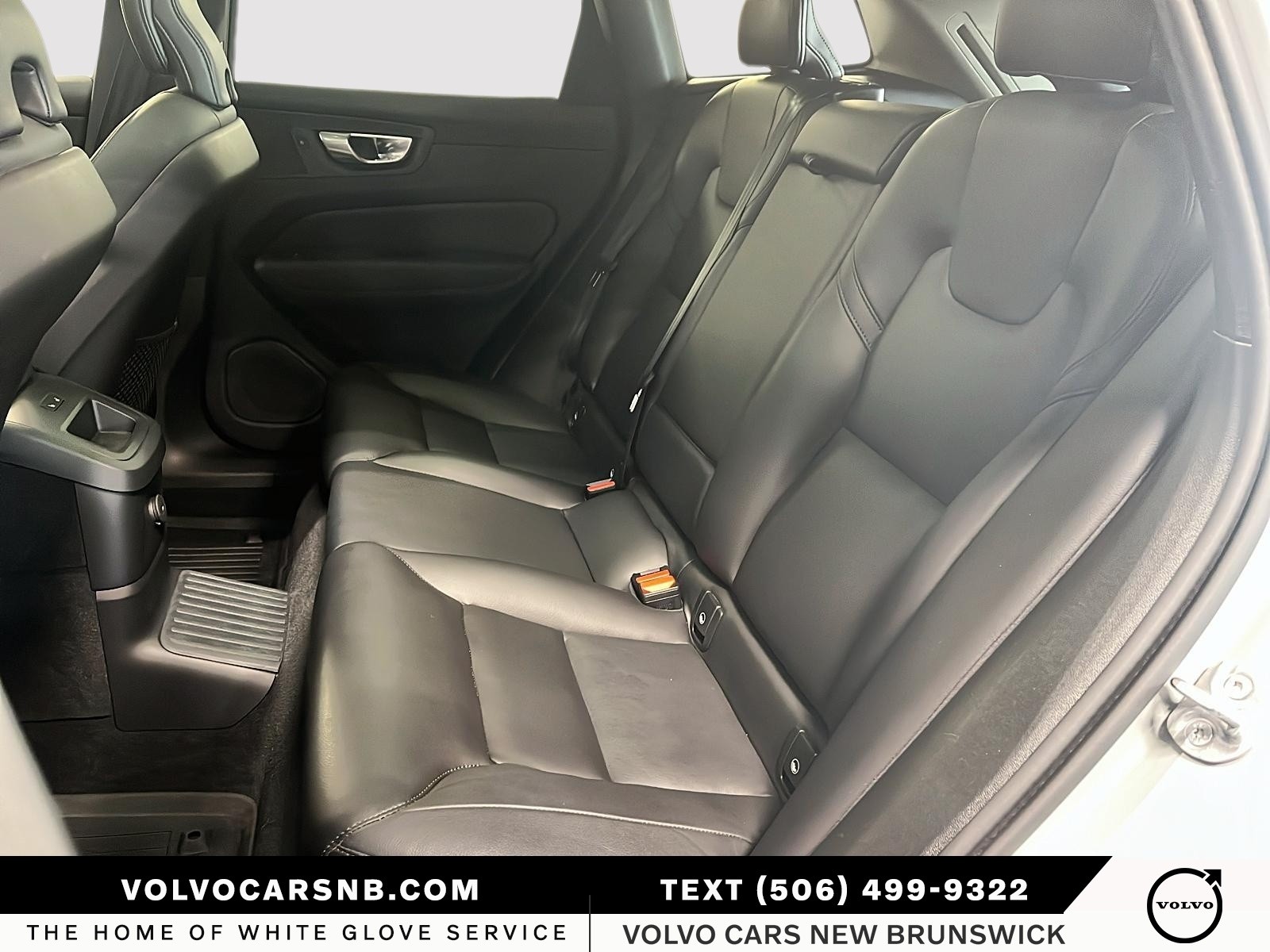 2025 Volvo XC60 Plug-In Hybrid T8 Core Dark Theme