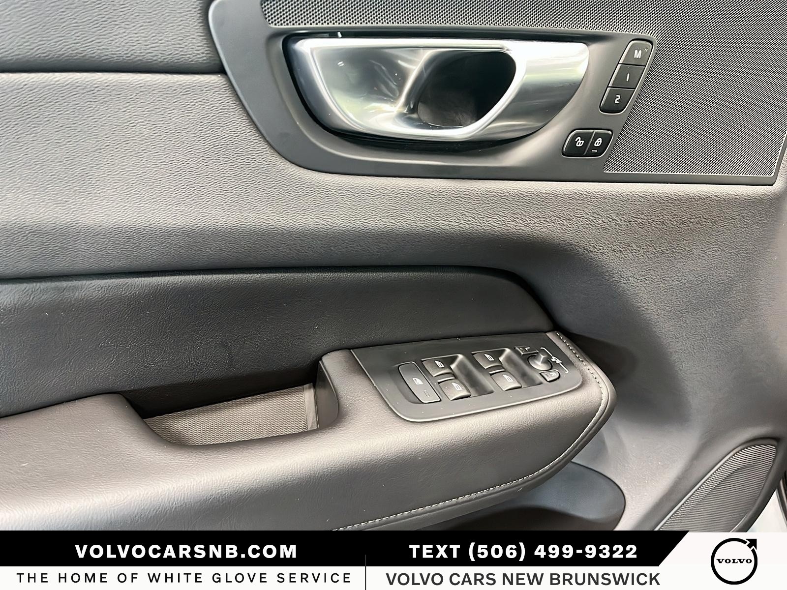 2025 Volvo XC60 Plug-In Hybrid T8 Core Dark Theme