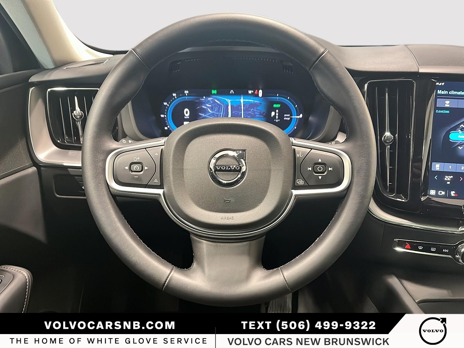 2025 Volvo XC60 Plug-In Hybrid T8 Core Dark Theme