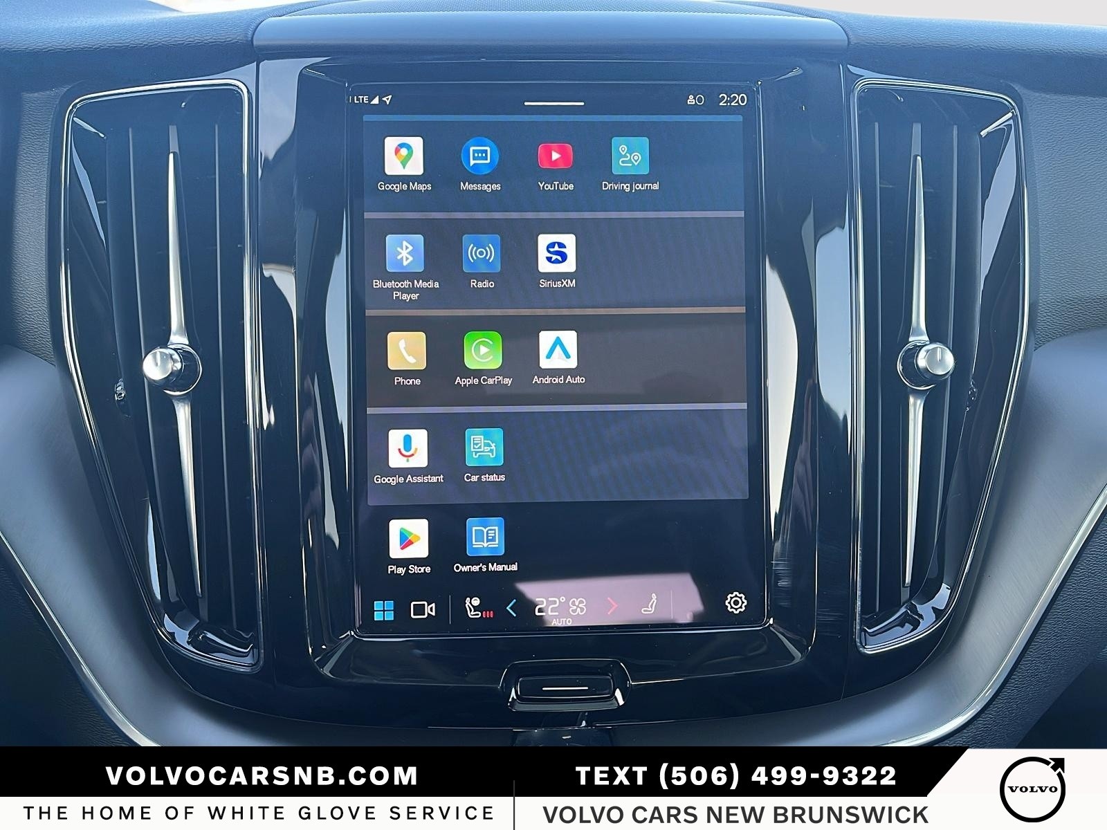 2025 Volvo XC60 Plug-In Hybrid T8 Core Dark Theme