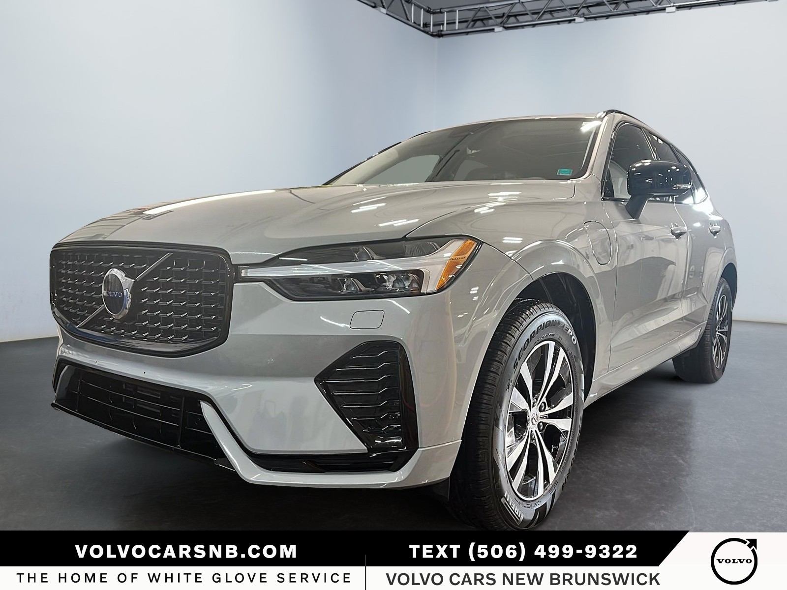 2025 Volvo XC60 Plug-In Hybrid  T8 Core Dark Theme