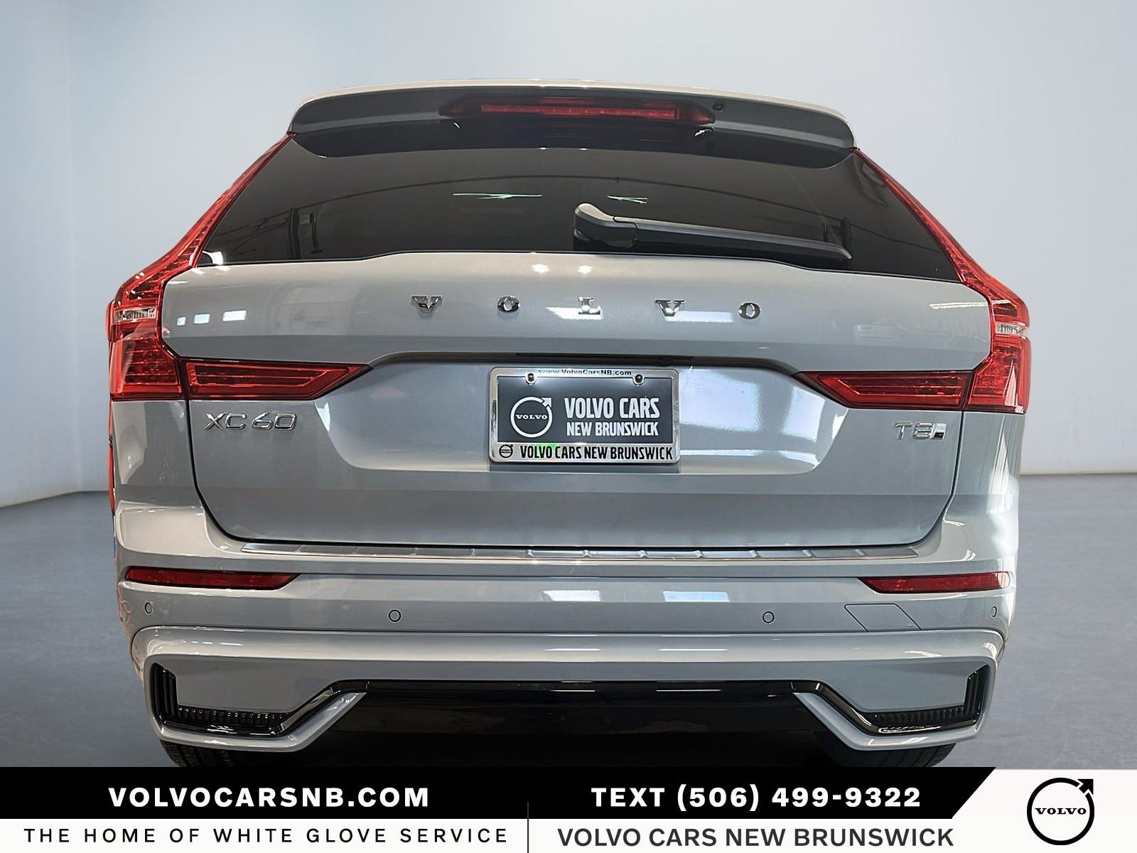 2025 Volvo XC60 Plug-In Hybrid T8 Core Dark Theme