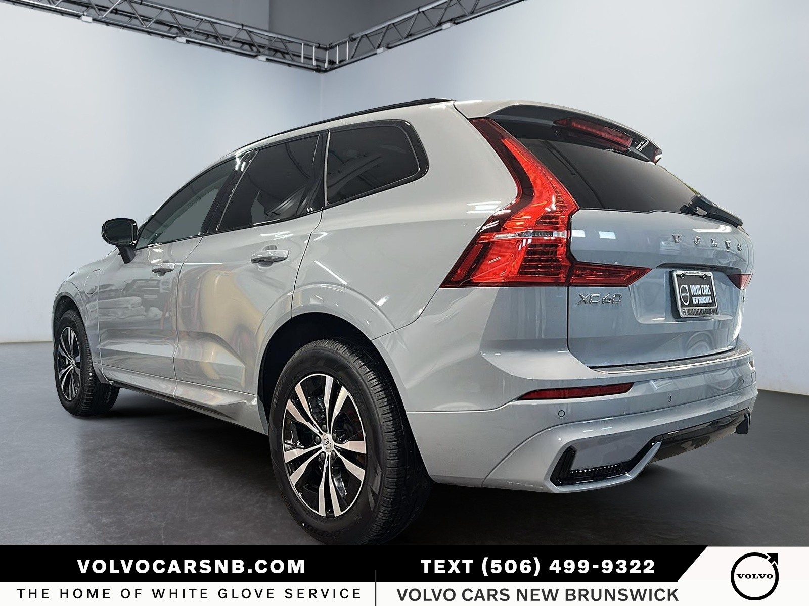 2025 Volvo XC60 Plug-In Hybrid T8 Core Dark Theme