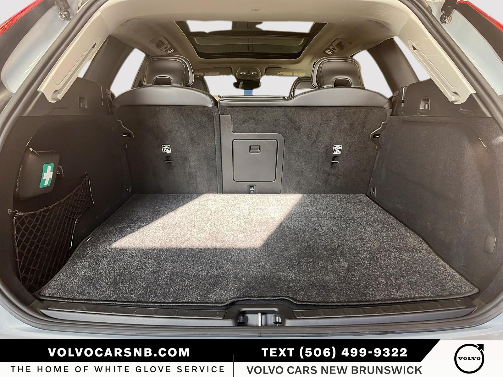 2025 Volvo XC60 Plug-In Hybrid T8 Core Dark Theme