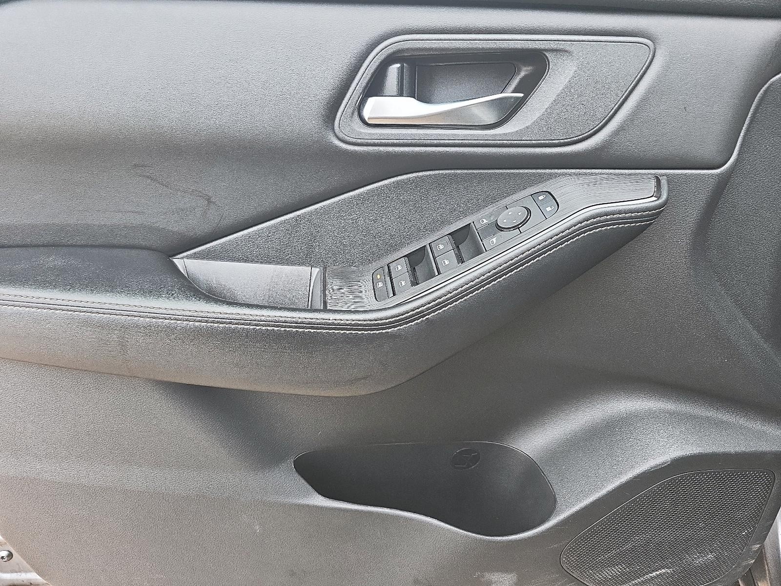 2024 Nissan Rogue SV Moonroof