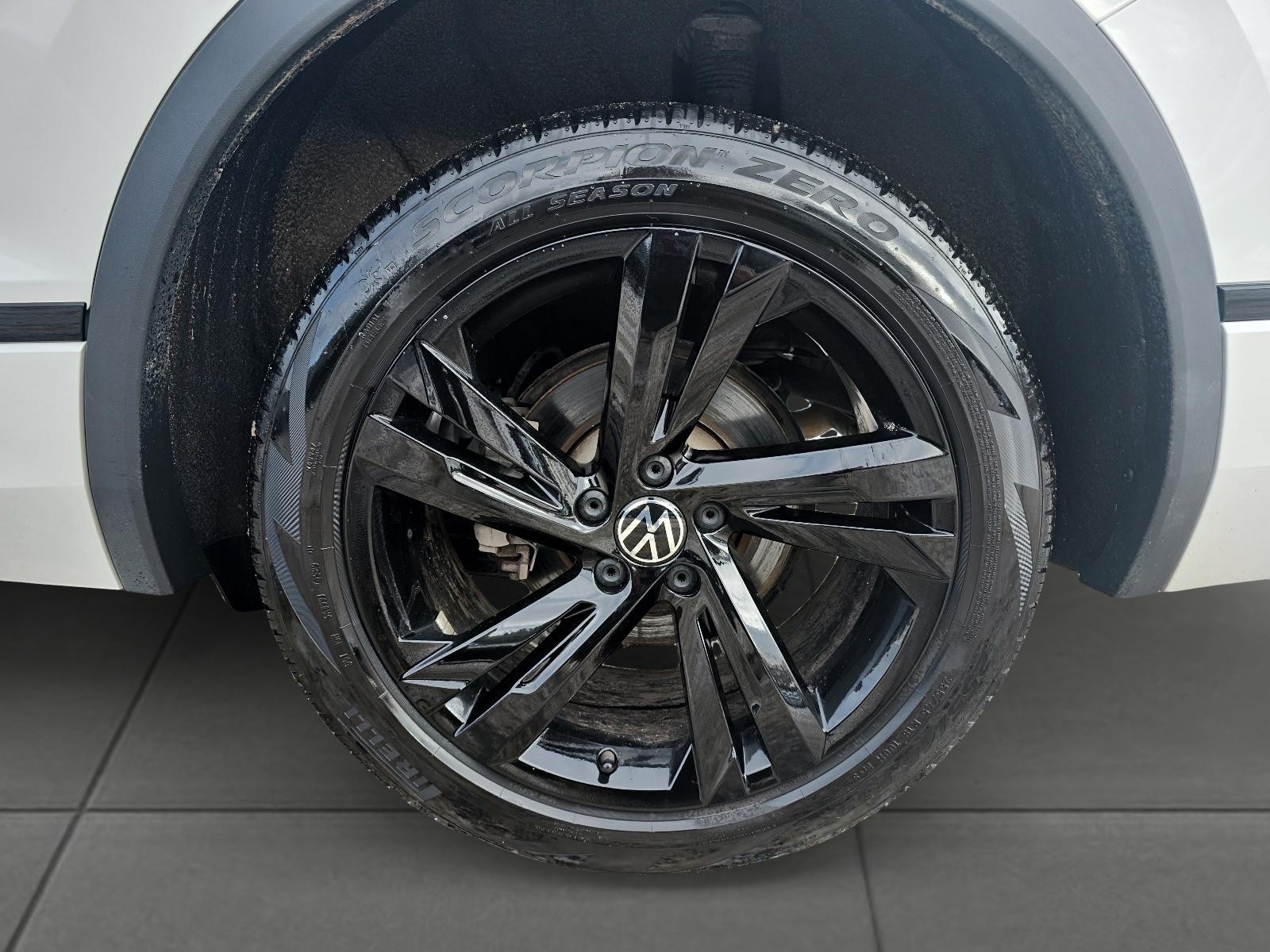 2024 Volkswagen Tiguan Comfortline R-Line Black Edition