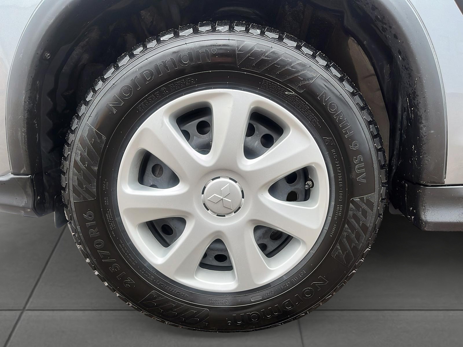 2023 Mitsubishi RVR ES