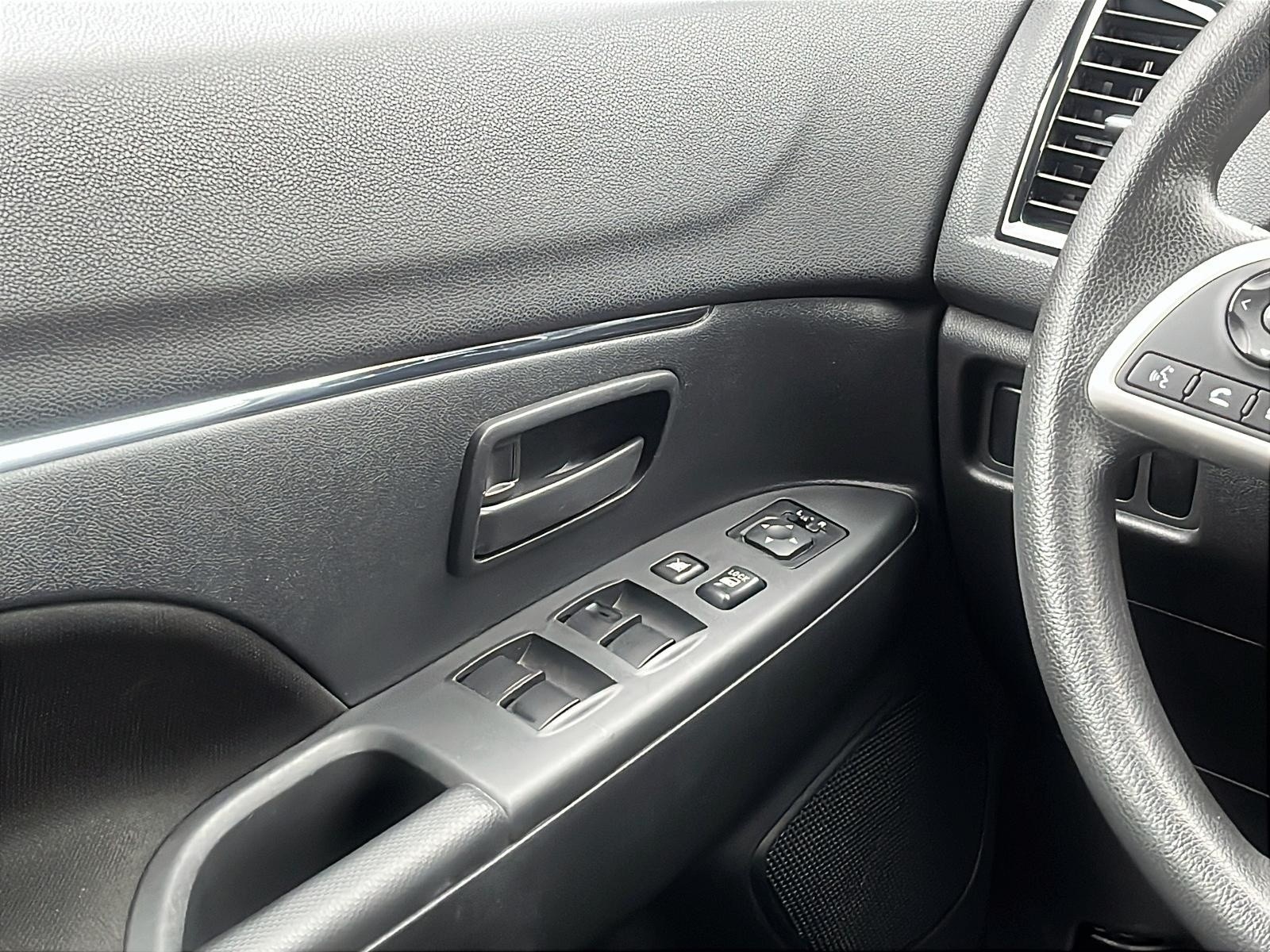 2023 Mitsubishi RVR ES