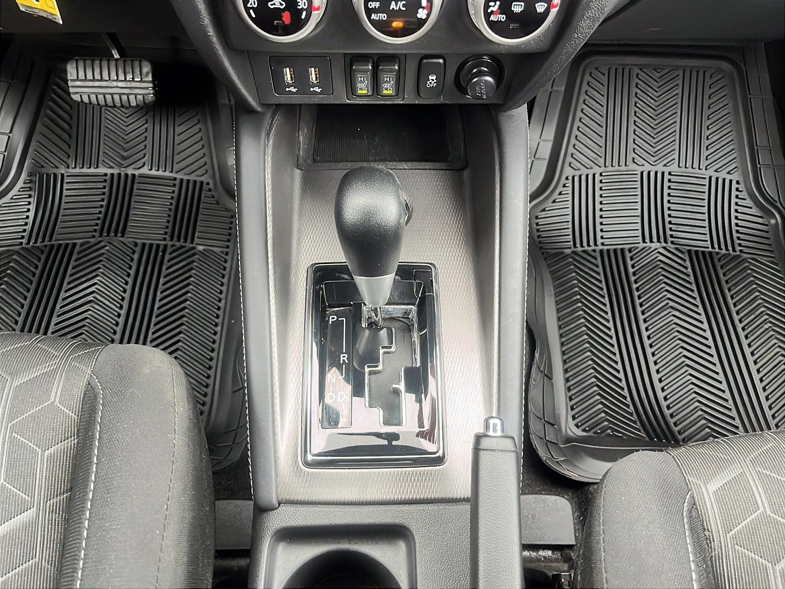 2023 Mitsubishi RVR ES