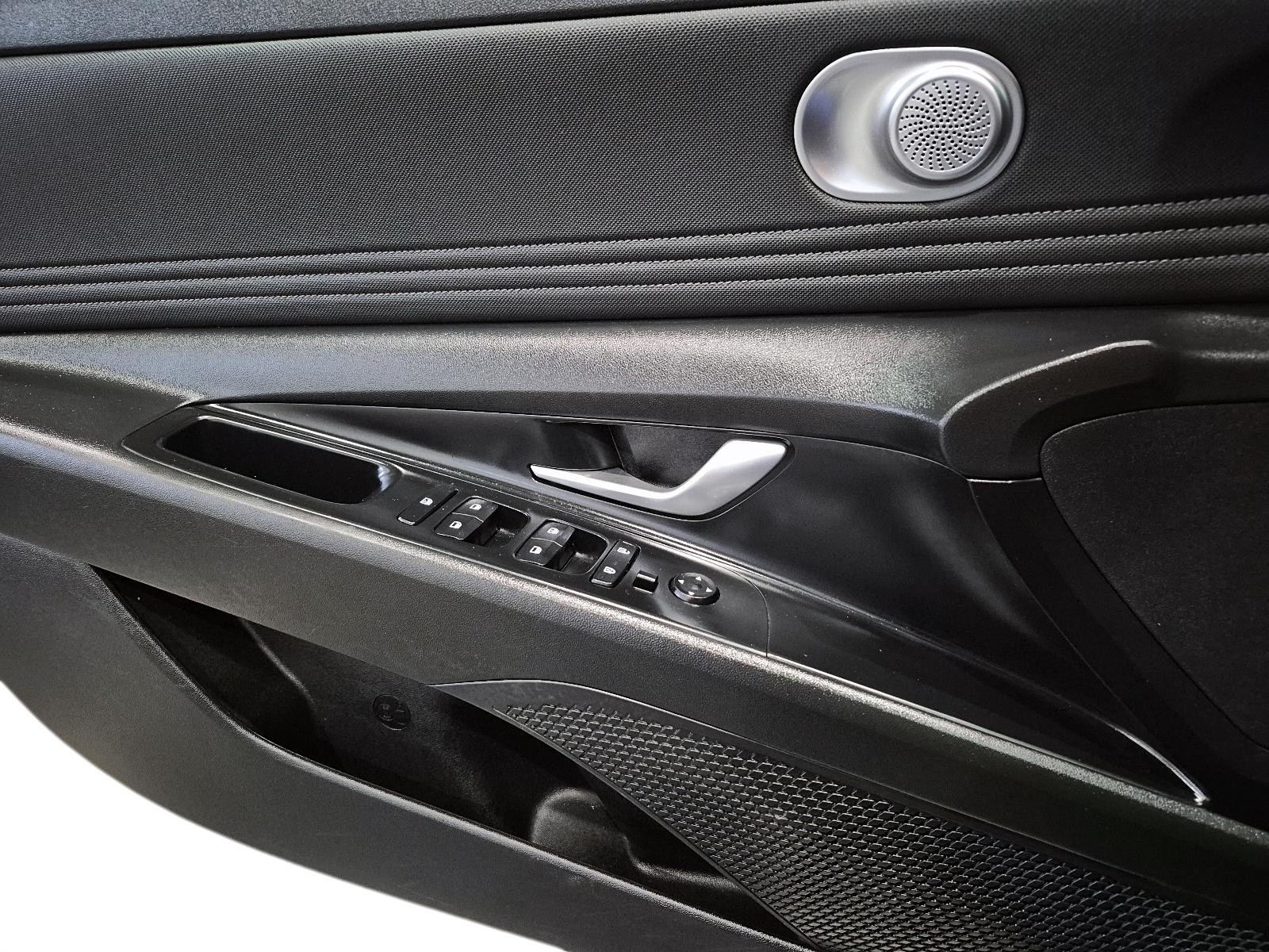 2023 Hyundai Elantra Preferred