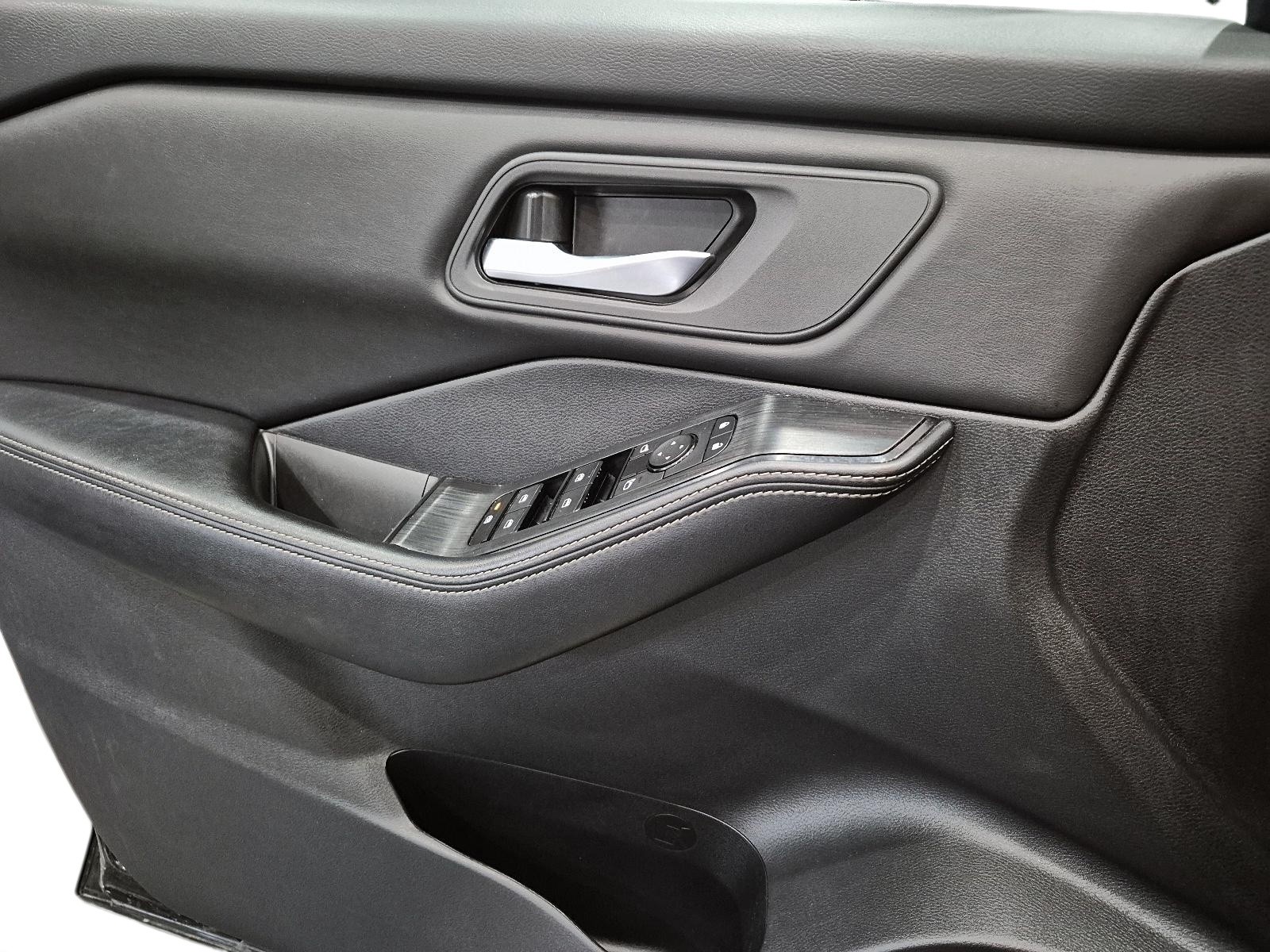 2024 Nissan Rogue SV Moonroof